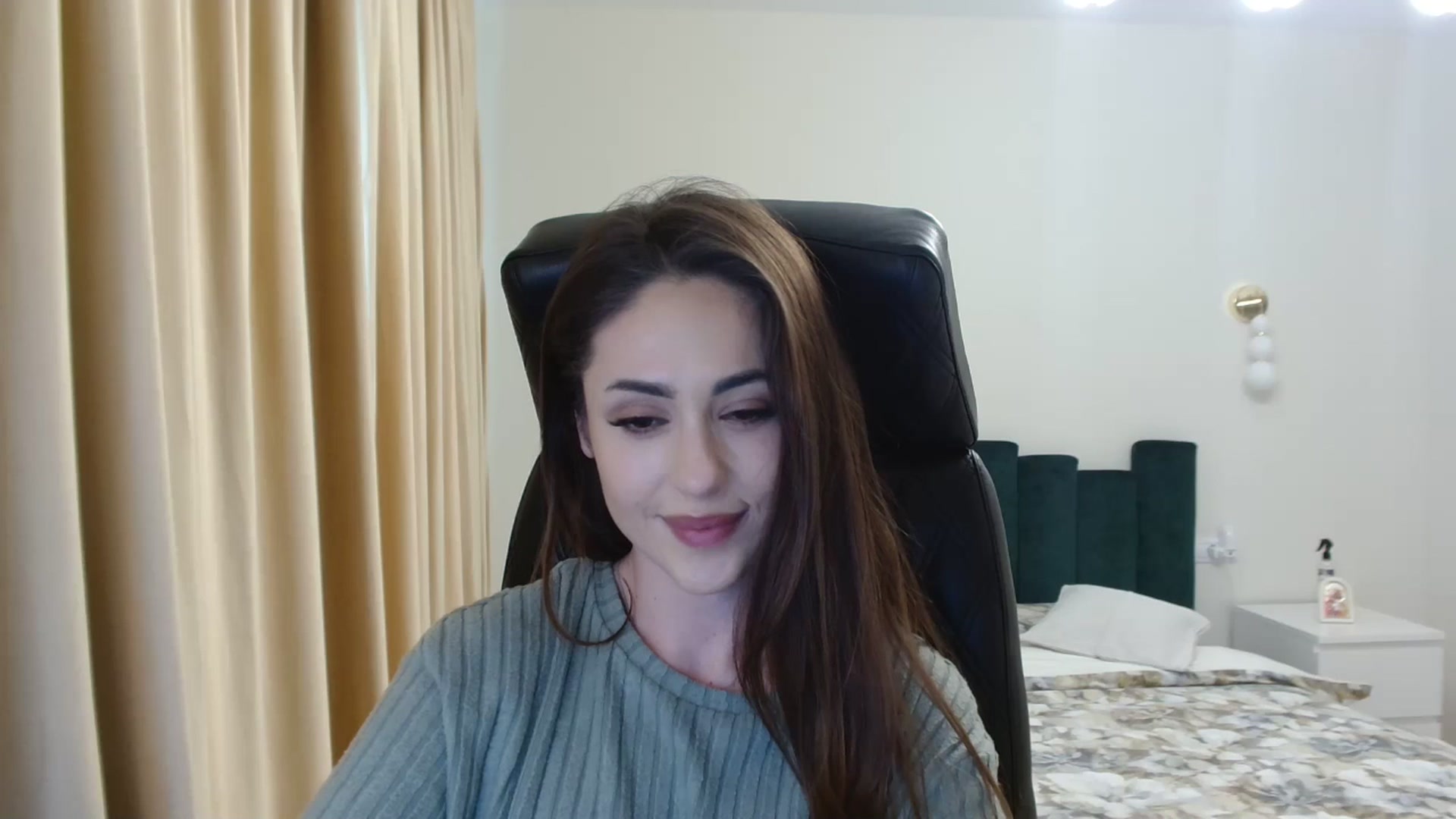 Gallery image thumbnail from DorisDolll's myfreecams stream on, 02/13/2025, 10:03 image 18 of 20