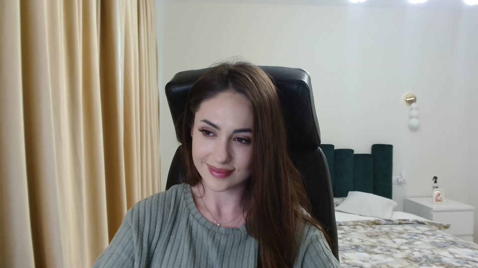 Gallery image thumbnail from DorisDolll's myfreecams stream on, 02/13/2025, 10:03 image 15 of 20