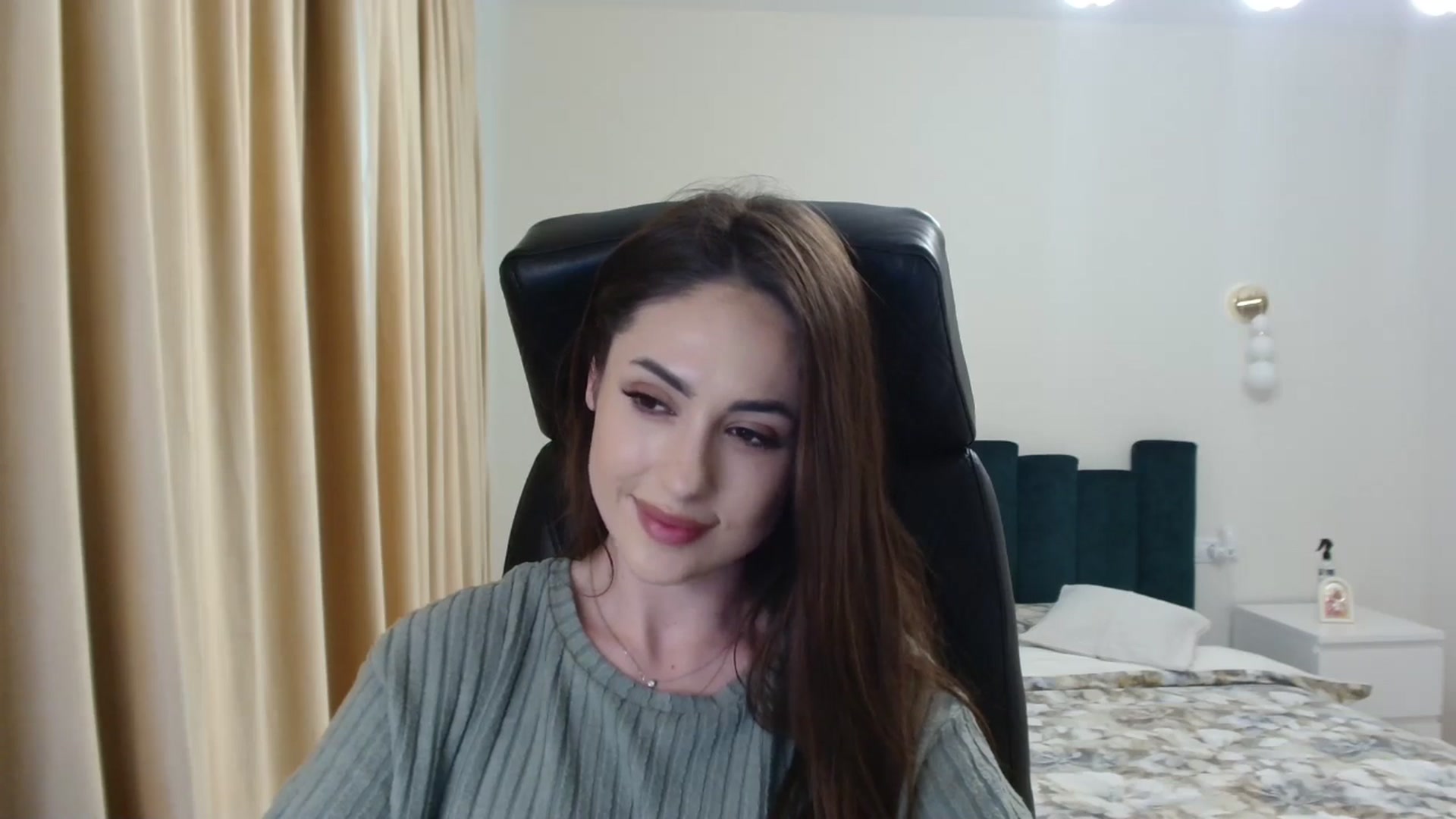 Gallery image thumbnail from DorisDolll's myfreecams stream on, 02/13/2025, 10:03 image 14 of 20