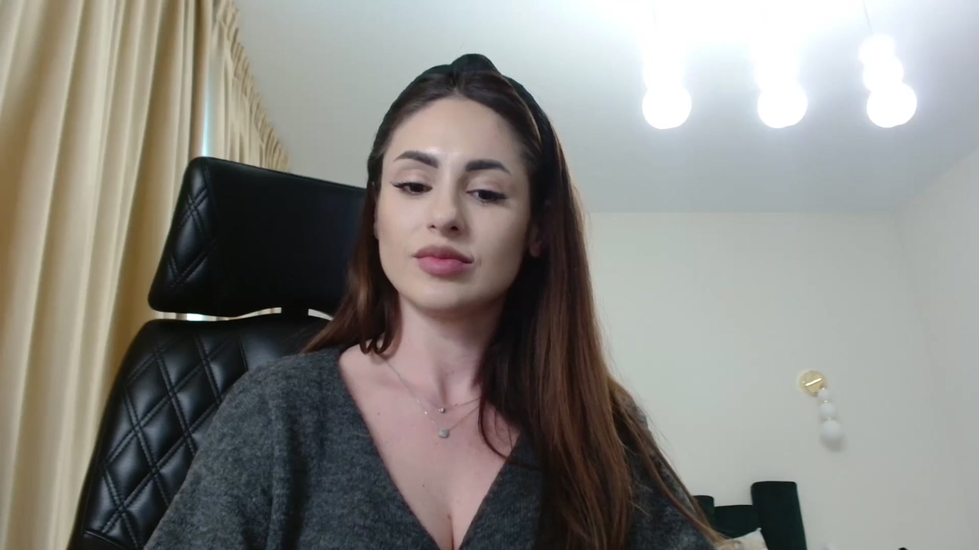 Gallery image thumbnail from DorisDolll's myfreecams stream on, 02/14/2025, 11:17 image 15 of 20