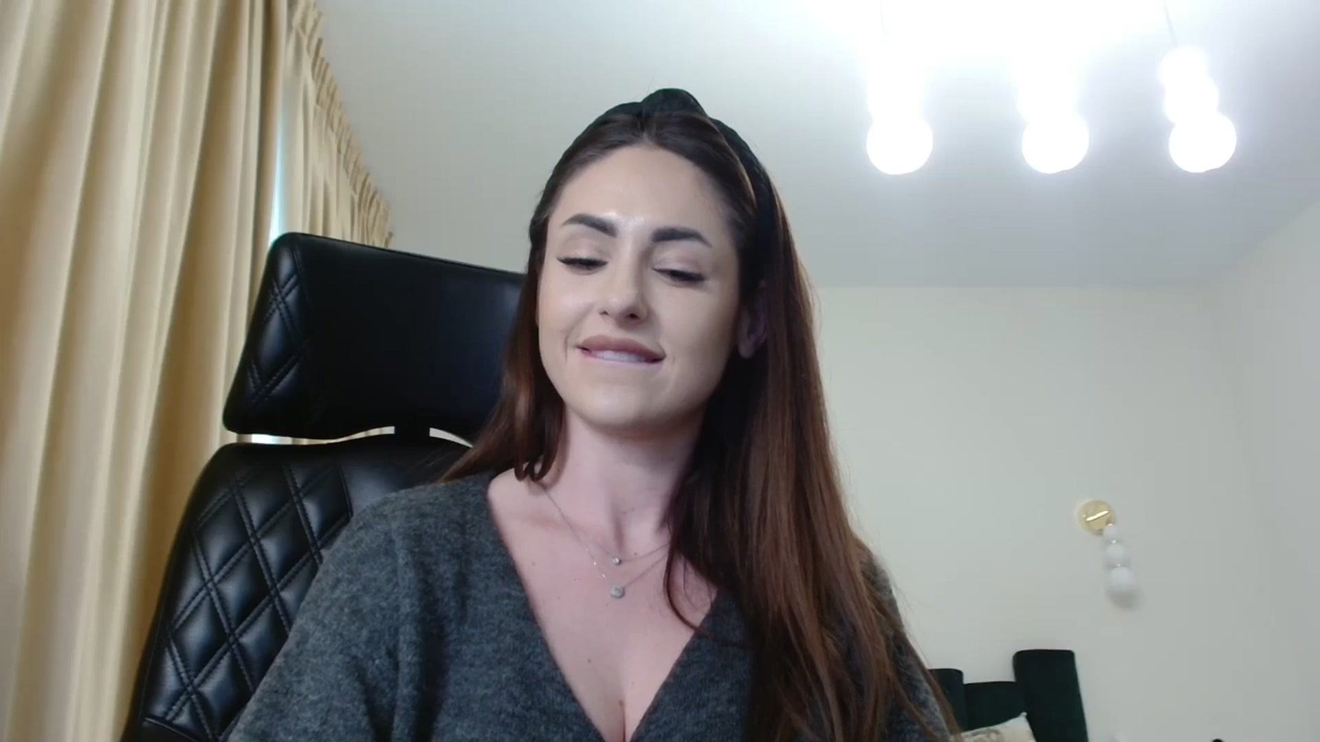 Gallery image thumbnail from DorisDolll's myfreecams stream on, 02/14/2025, 11:17 image 16 of 20