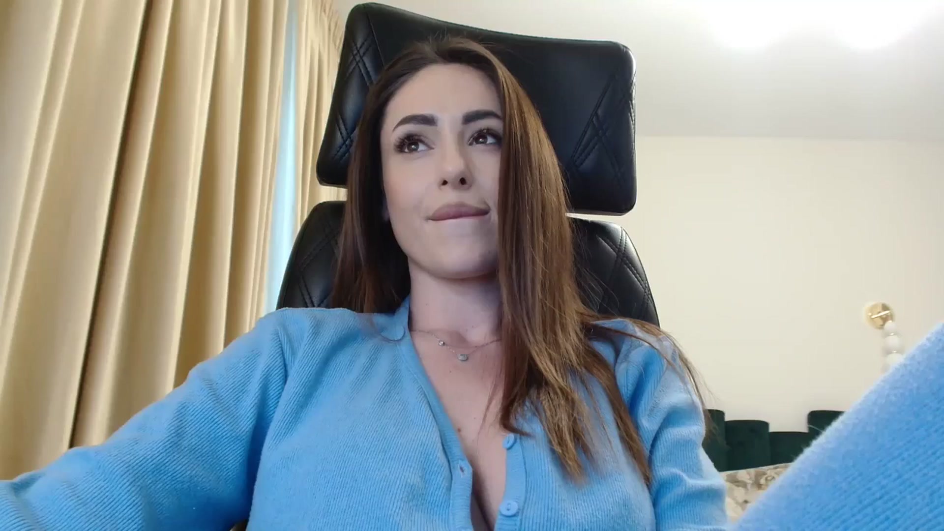 Gallery image thumbnail from DorisDolll's myfreecams stream on, 02/15/2025, 10:33 image 11 of 20