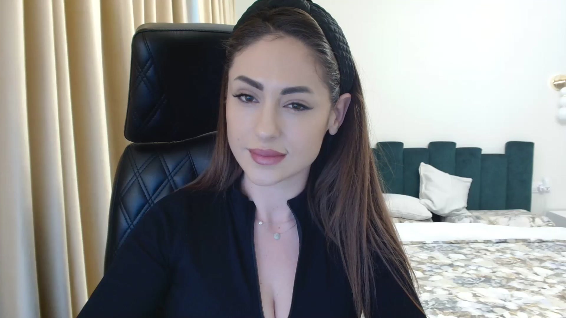 Gallery image thumbnail from DorisDolll's myfreecams stream on, 02/16/2025, 13:34 image 7 of 20