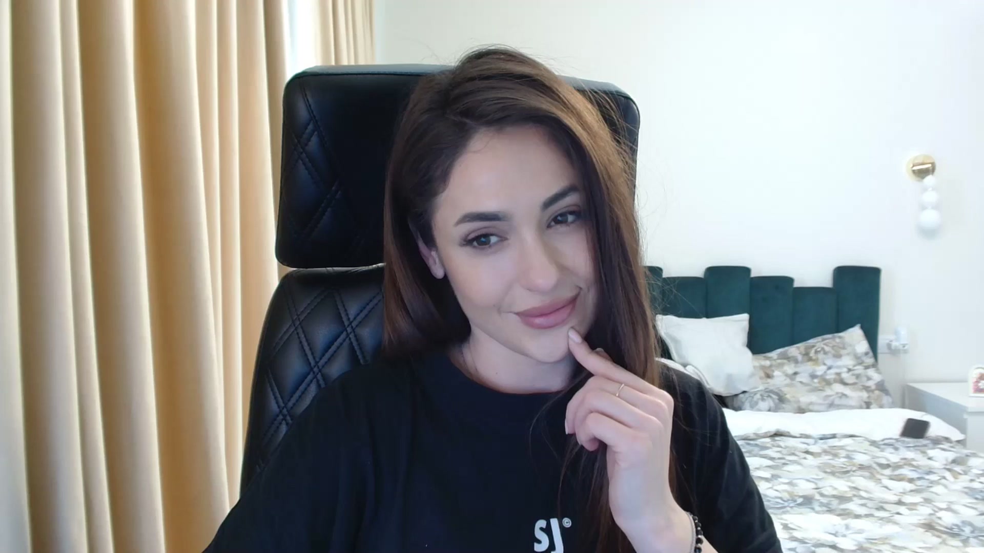 Gallery image thumbnail from DorisDolll's myfreecams stream on, 02/17/2025, 11:34 image 6 of 20