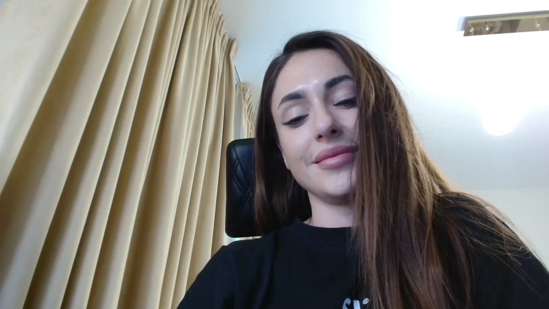 Gallery image thumbnail from DorisDolll's myfreecams stream on, 02/17/2025, 11:34 image 18 of 20