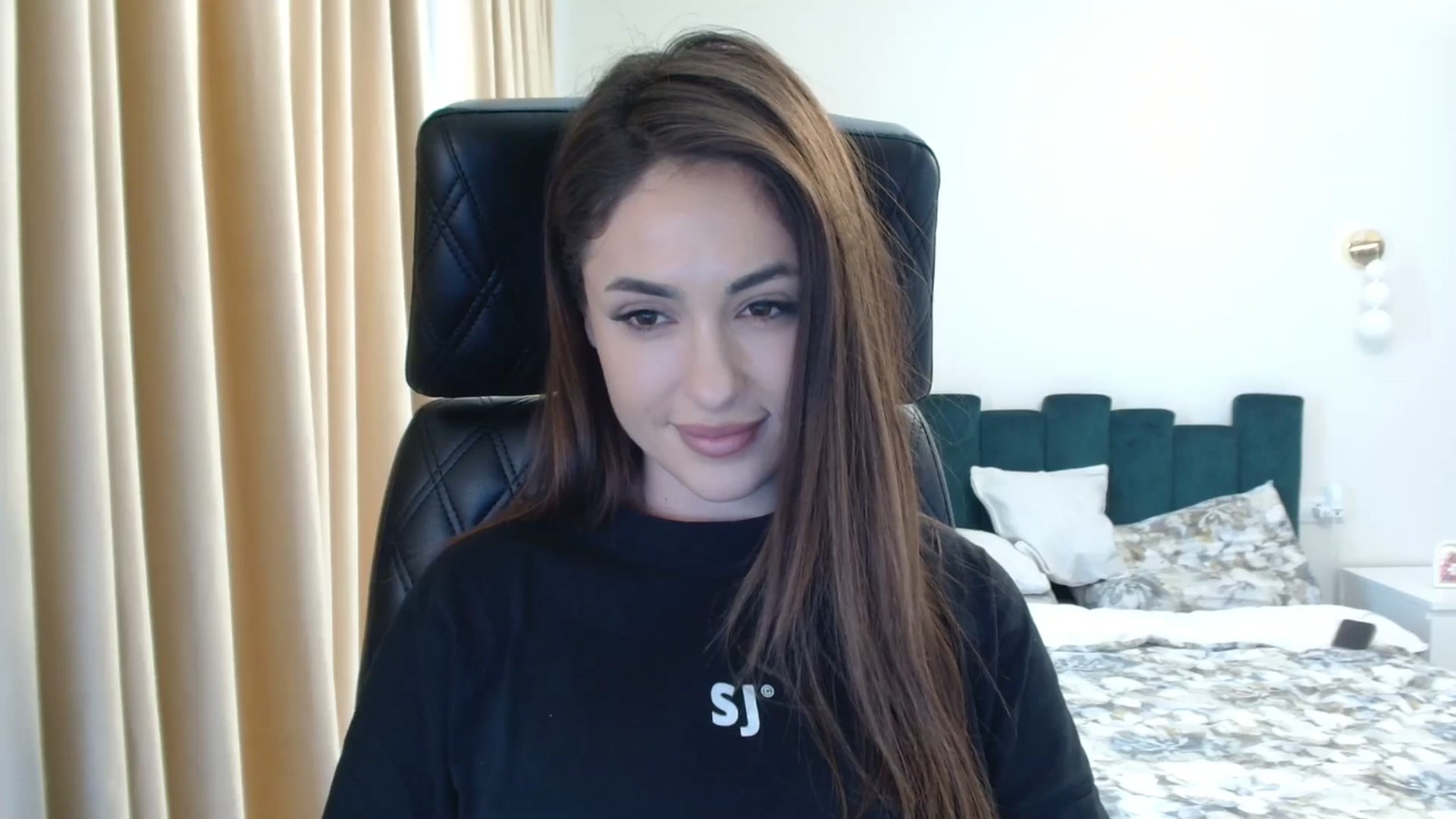 Gallery image thumbnail from DorisDolll's myfreecams stream on, 02/17/2025, 11:34 image 3 of 20