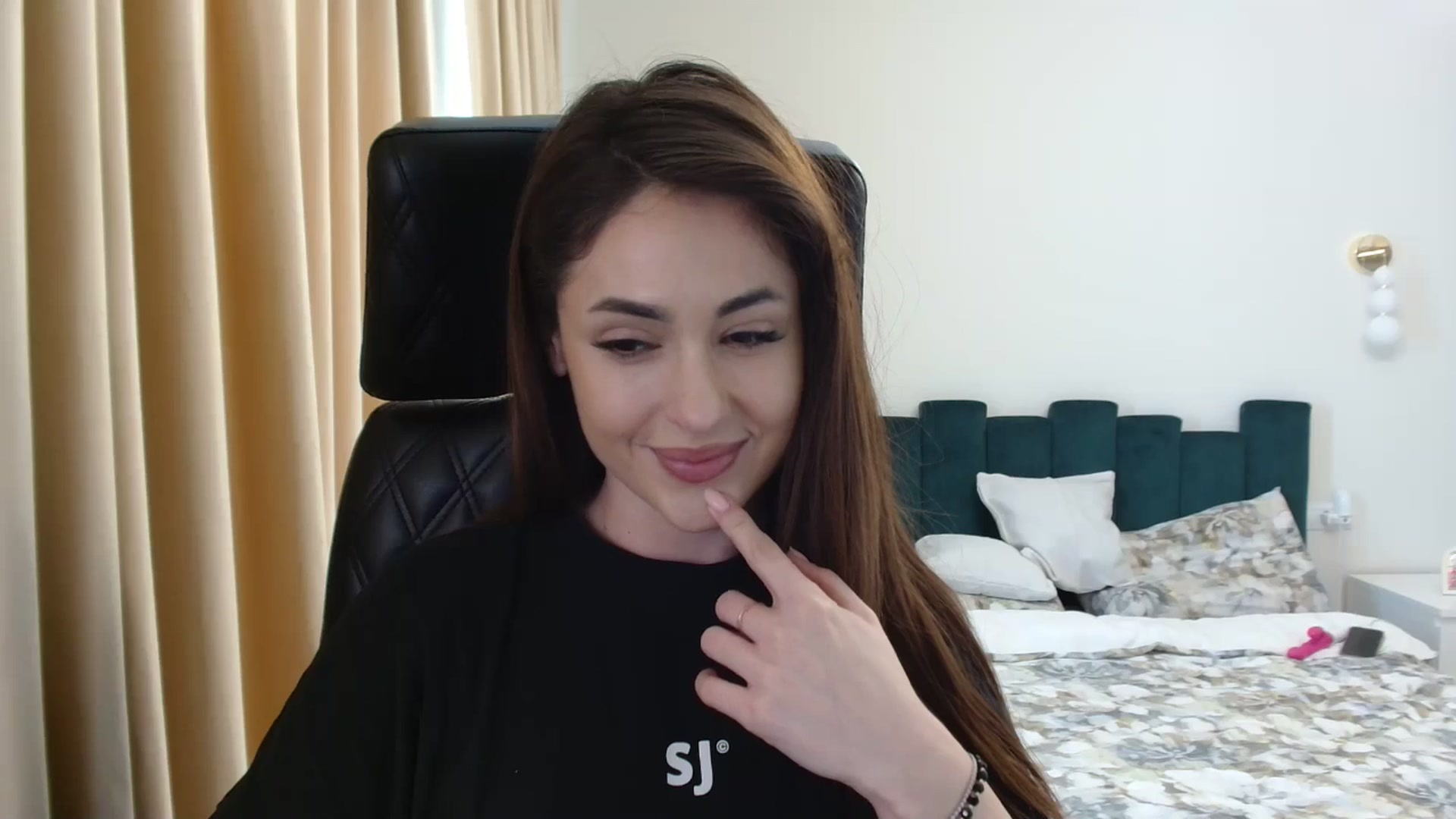 Gallery image thumbnail from DorisDolll's myfreecams stream on, 02/17/2025, 11:34 image 2 of 20