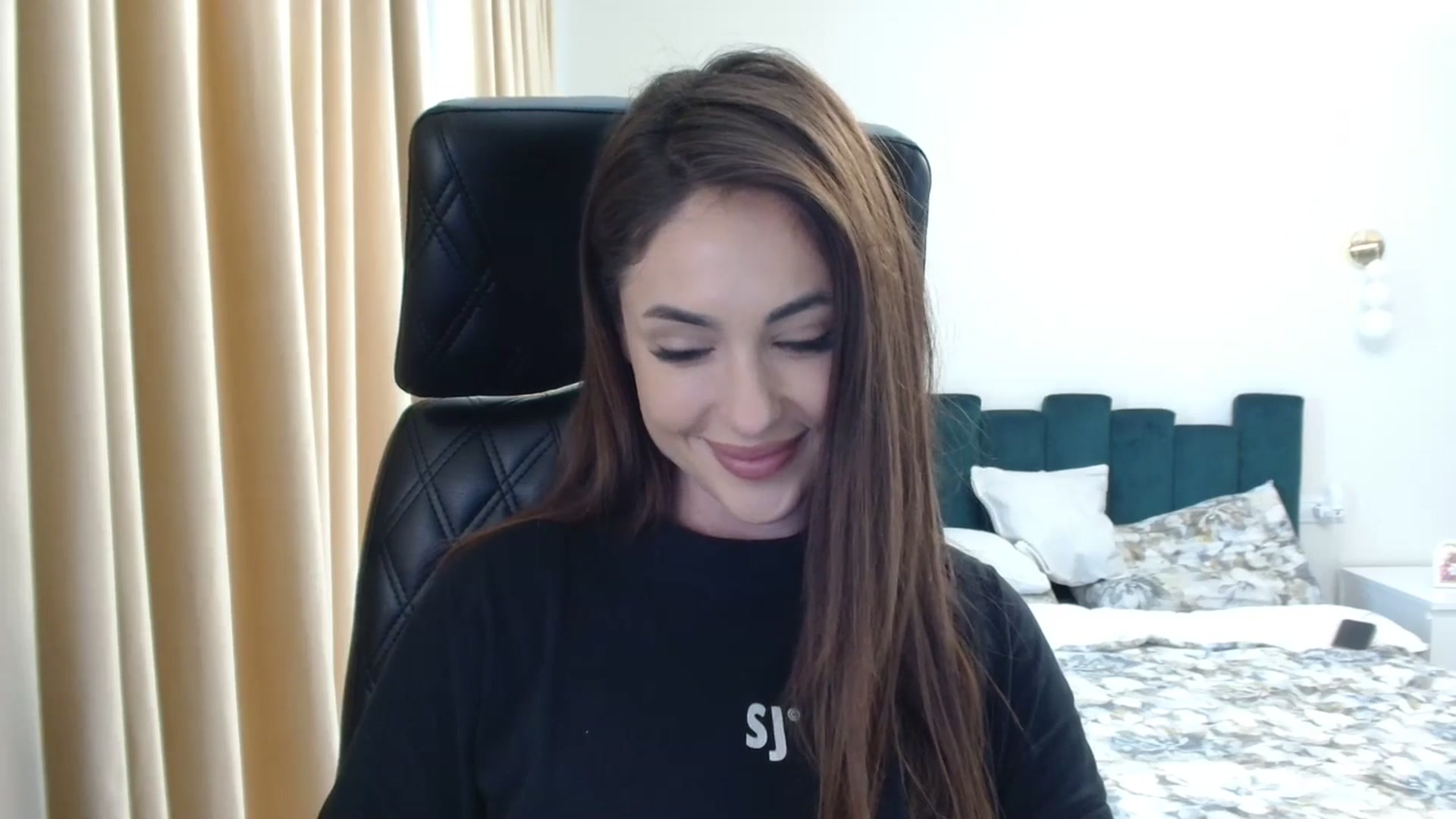 Gallery image thumbnail from DorisDolll's myfreecams stream on, 02/17/2025, 11:34 image 4 of 20
