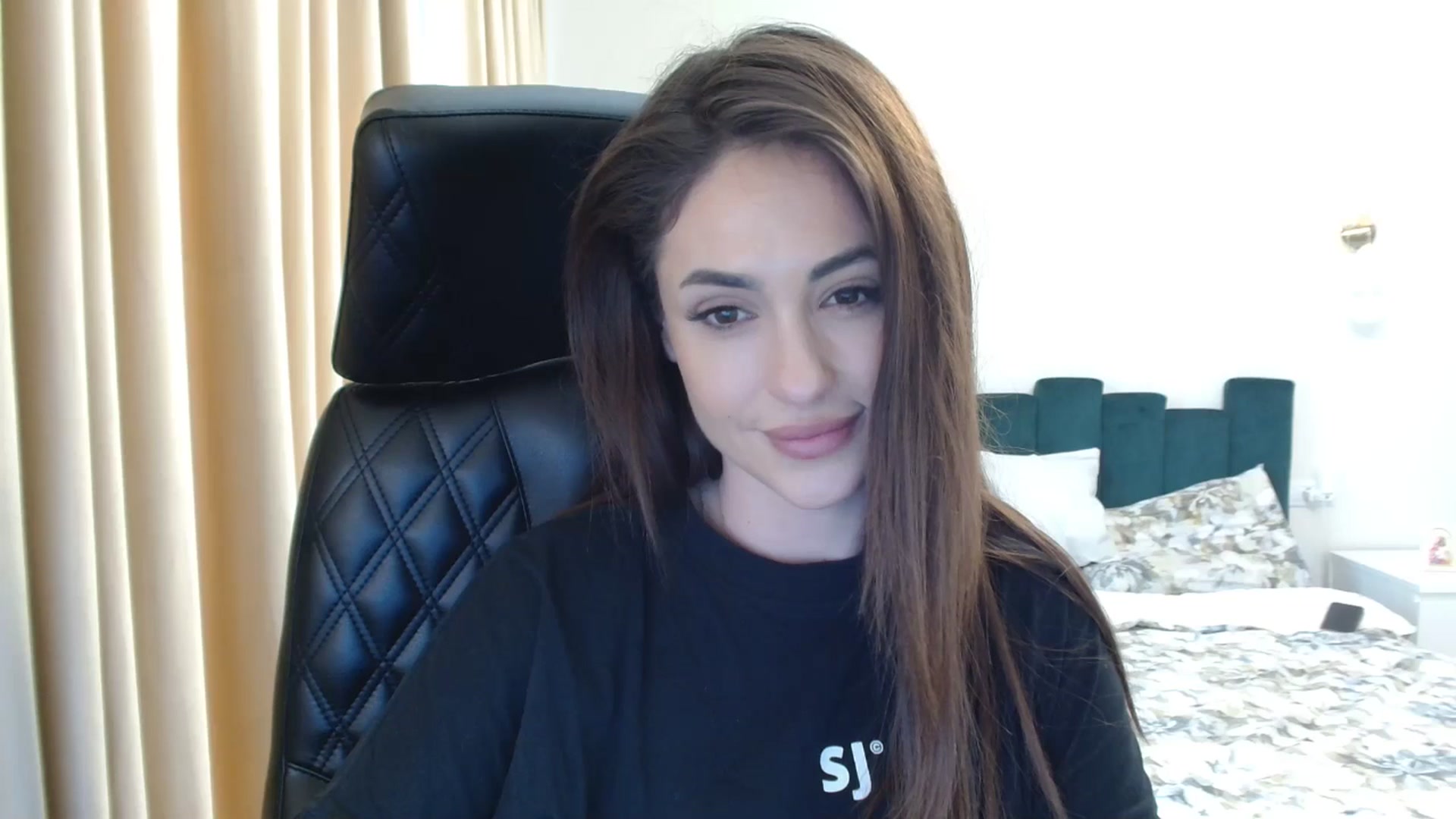 Gallery image thumbnail from DorisDolll's myfreecams stream on, 02/17/2025, 11:34 image 9 of 20