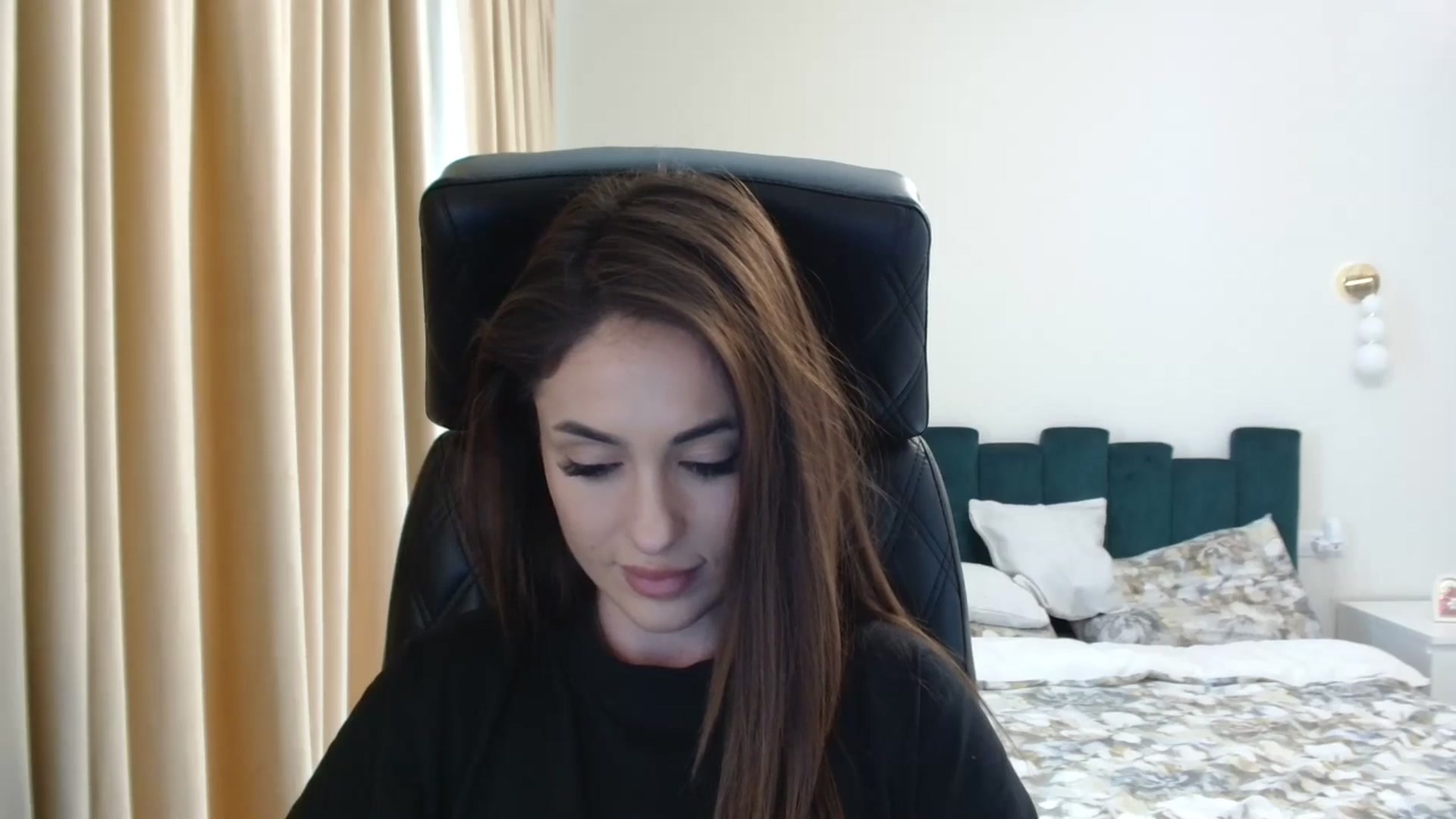 Gallery image thumbnail from DorisDolll's myfreecams stream on, 02/17/2025, 11:34 image 12 of 20