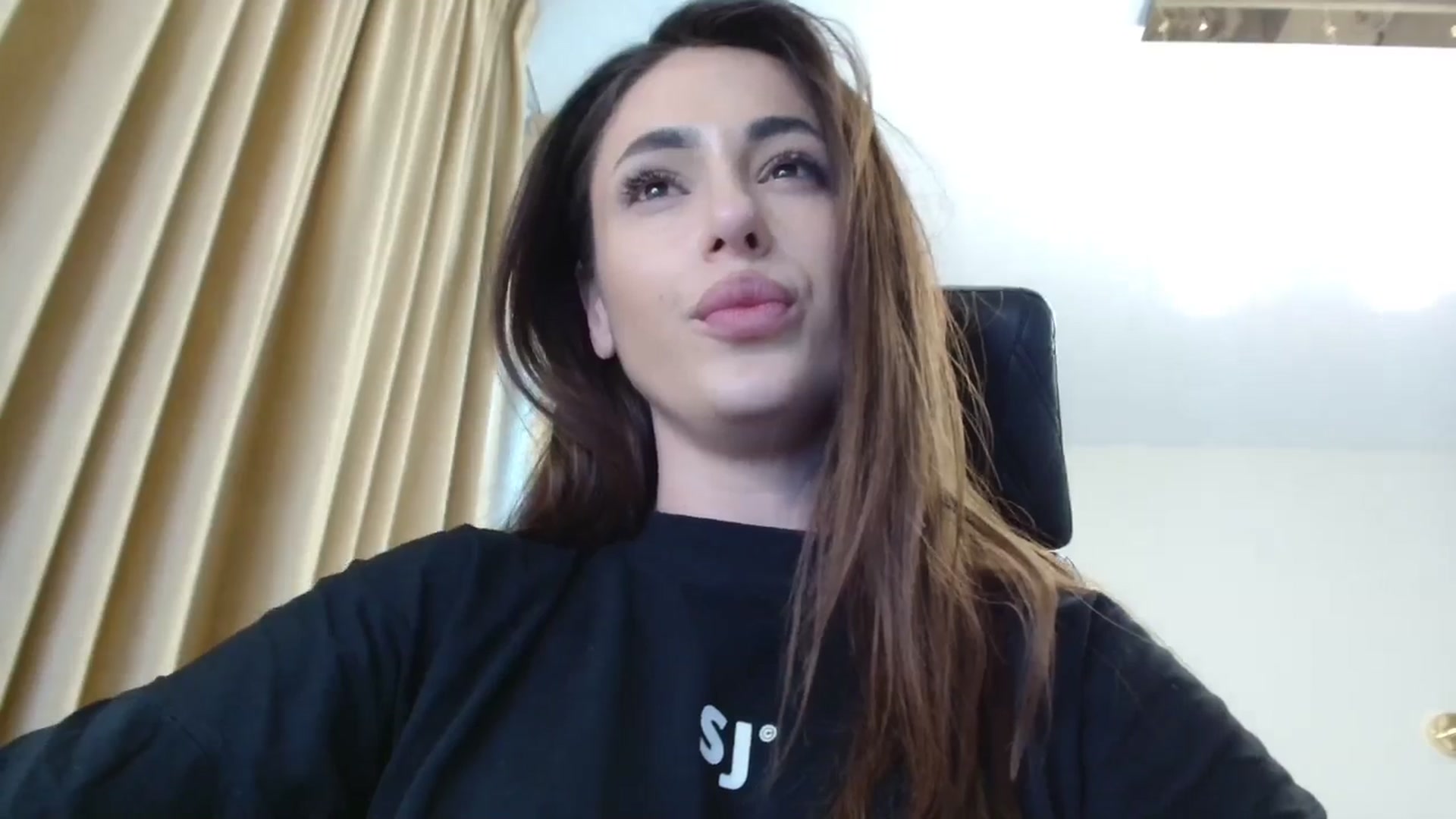 Gallery image thumbnail from DorisDolll's myfreecams stream on, 02/17/2025, 11:34 image 16 of 20