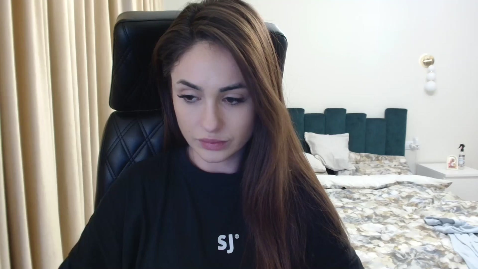 Gallery image thumbnail from DorisDolll's myfreecams stream on, 02/17/2025, 15:38 image 5 of 20