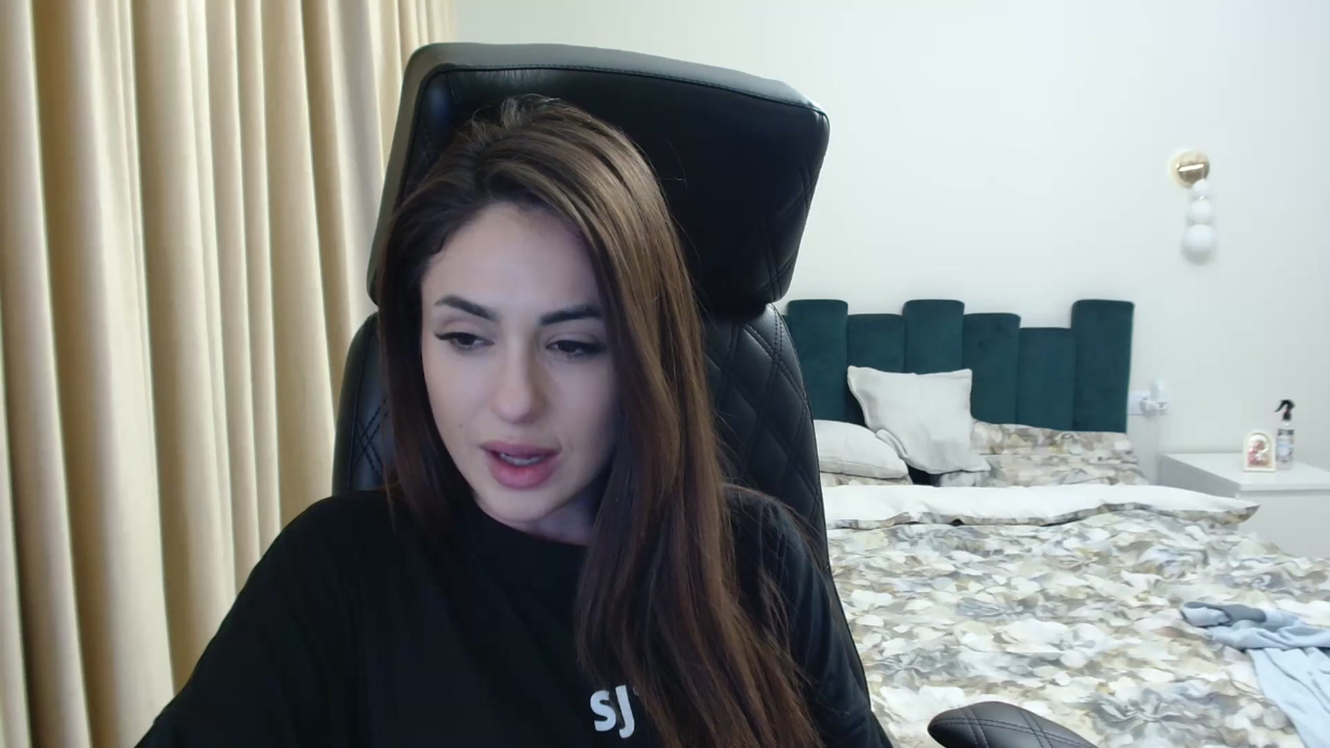 Gallery image thumbnail from DorisDolll's myfreecams stream on, 02/17/2025, 15:38 image 13 of 20