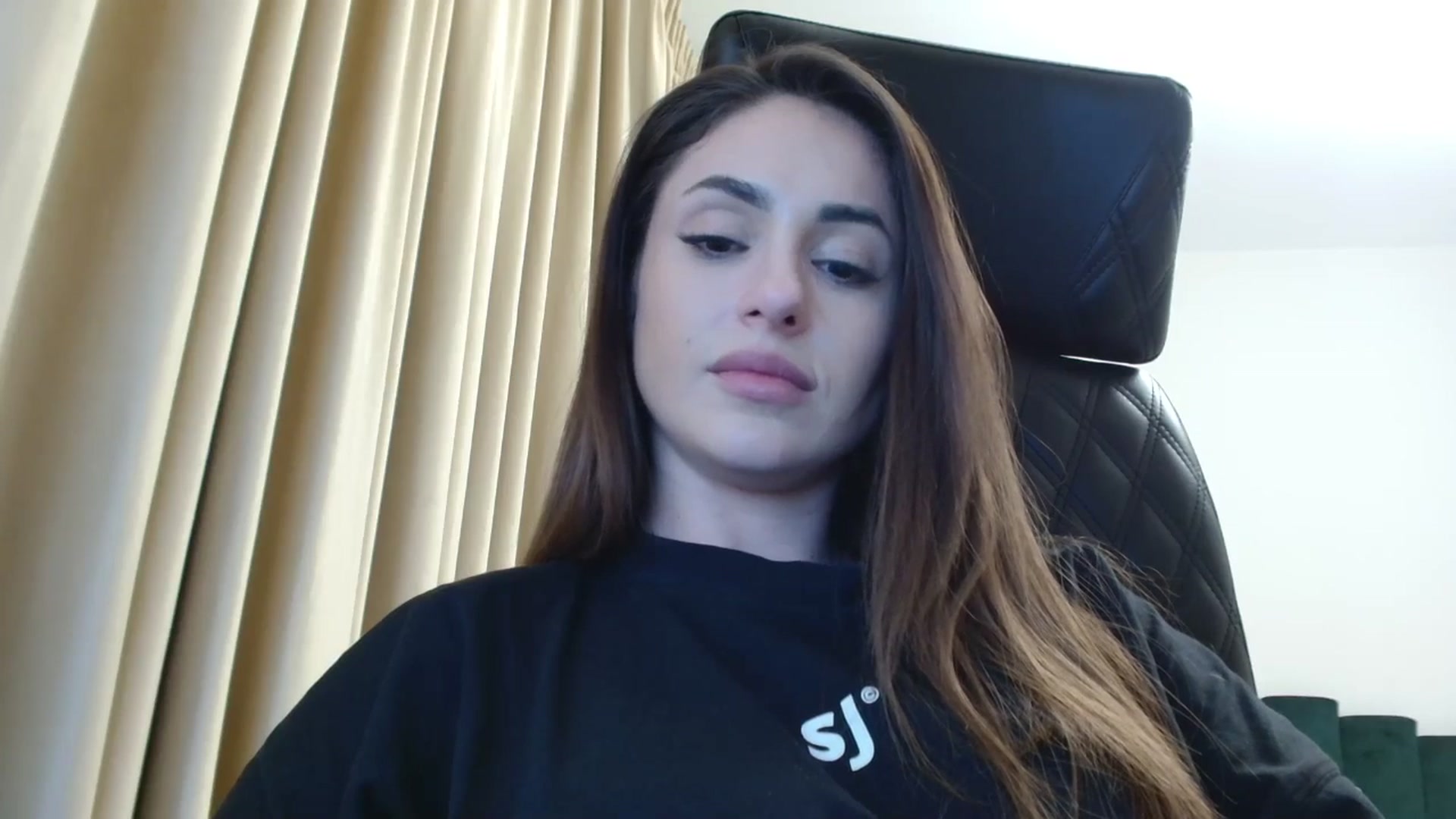 Gallery image thumbnail from DorisDolll's myfreecams stream on, 02/17/2025, 15:38 image 15 of 20