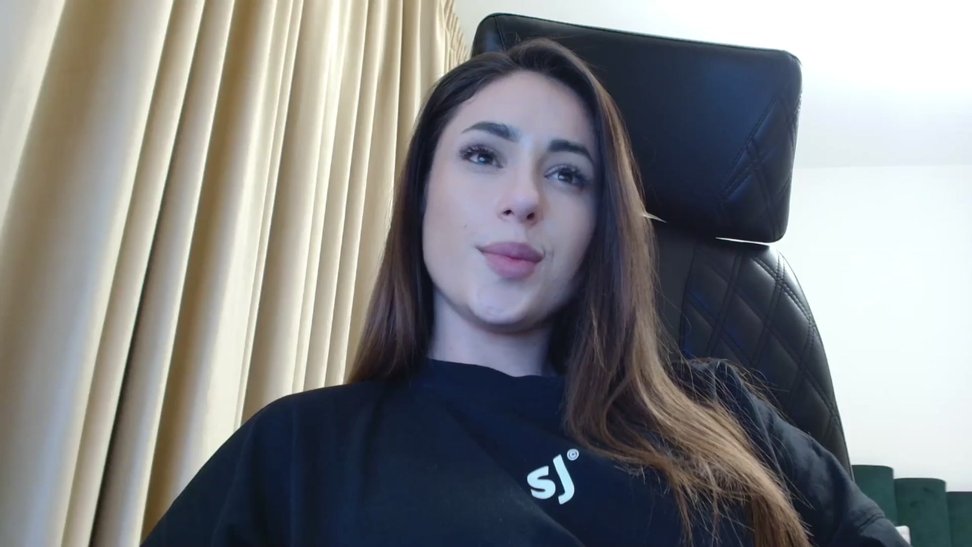 Gallery image thumbnail from DorisDolll's myfreecams stream on, 02/17/2025, 15:38 image 16 of 20