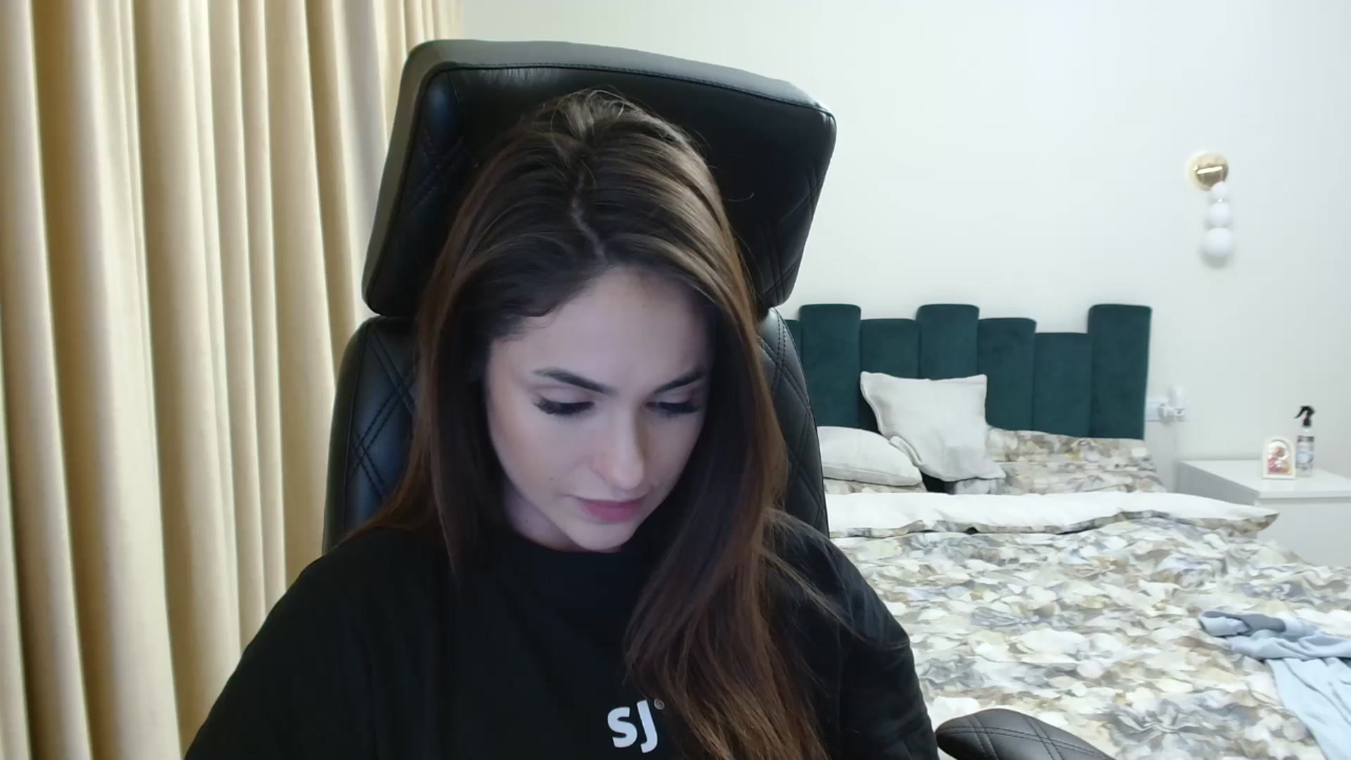 Gallery image thumbnail from DorisDolll's myfreecams stream on, 02/17/2025, 15:38 image 11 of 20