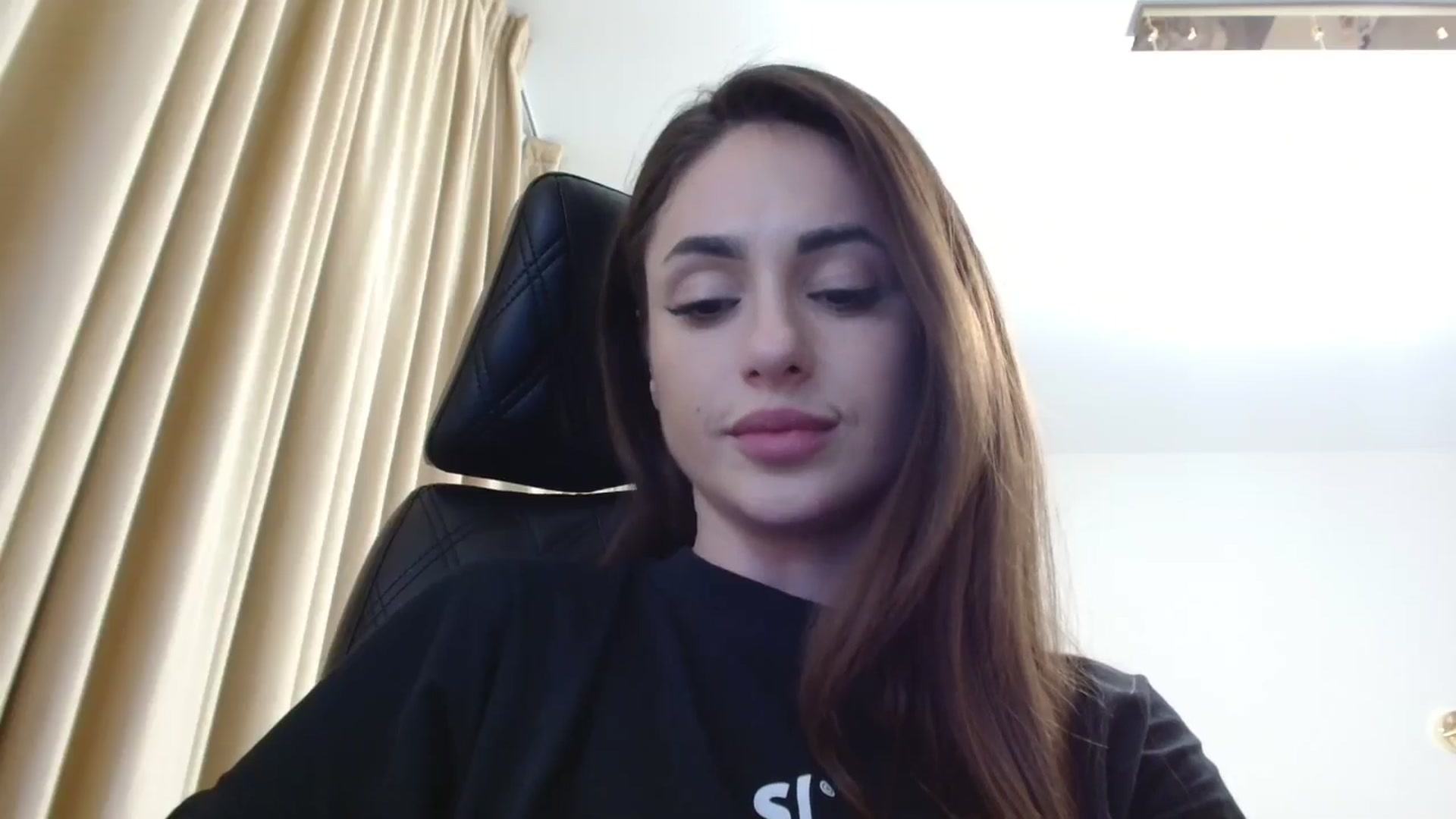Gallery image thumbnail from DorisDolll's myfreecams stream on, 02/17/2025, 15:38 image 19 of 20