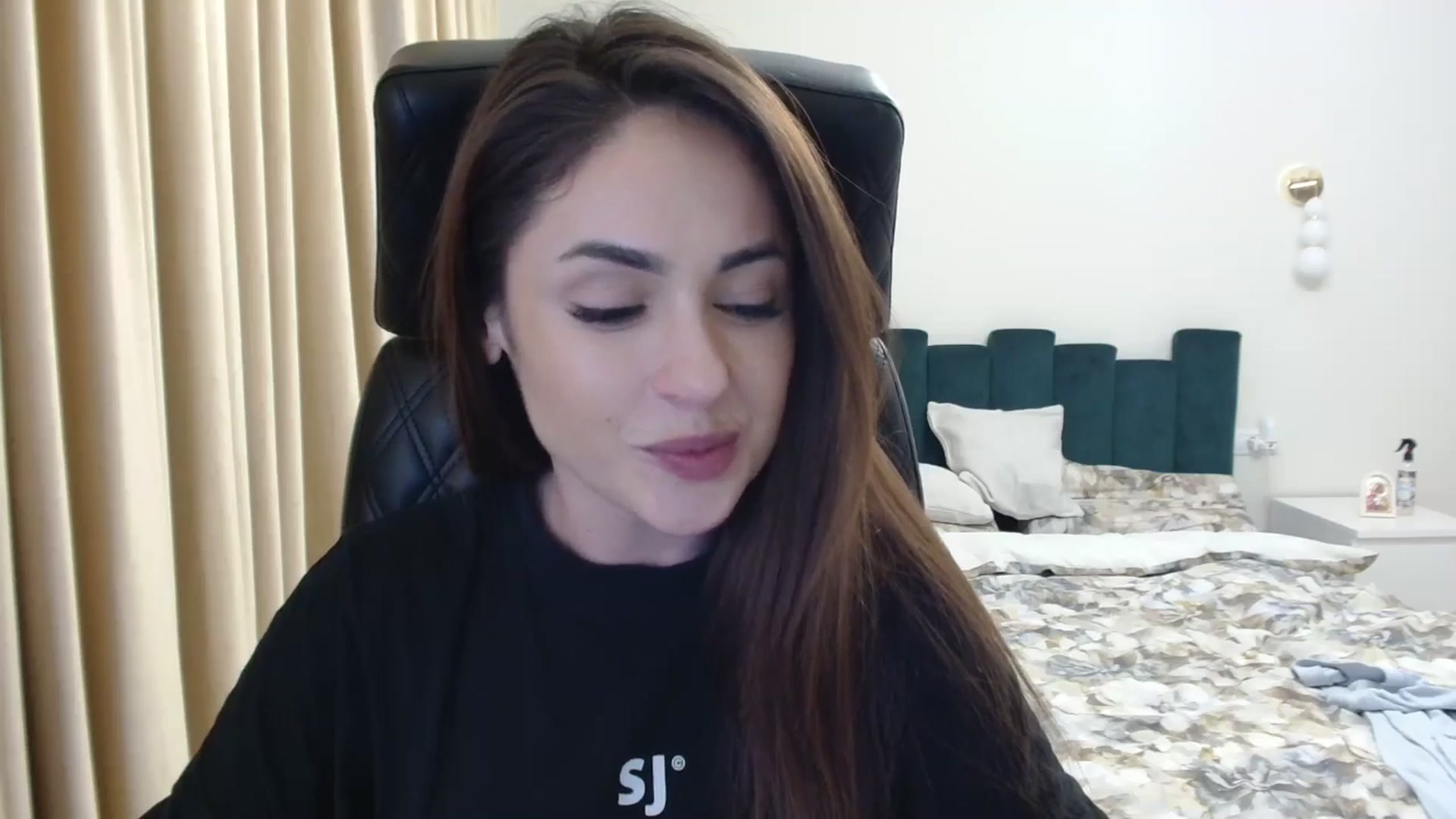 Gallery image thumbnail from DorisDolll's myfreecams stream on, 02/17/2025, 15:38 image 6 of 20