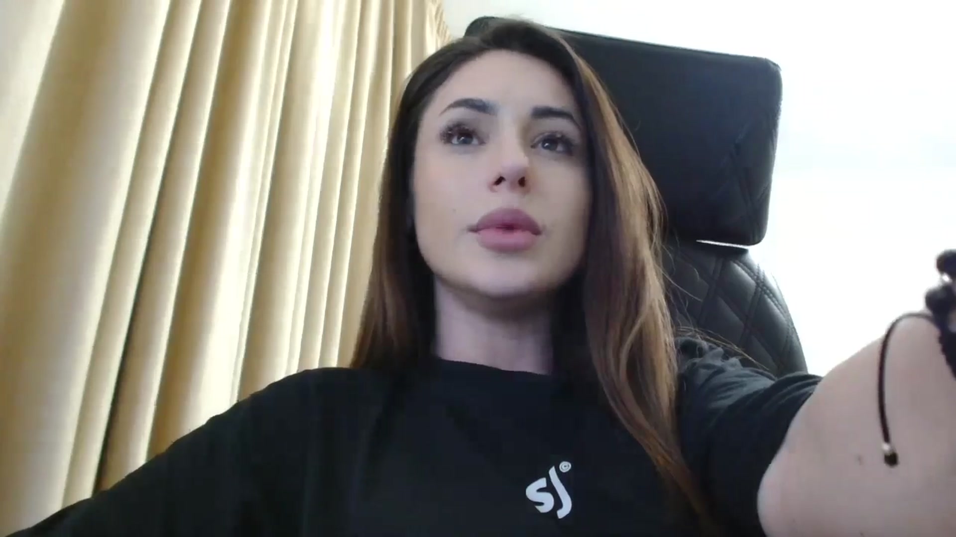 Gallery image thumbnail from DorisDolll's myfreecams stream on, 02/17/2025, 15:38 image 14 of 20