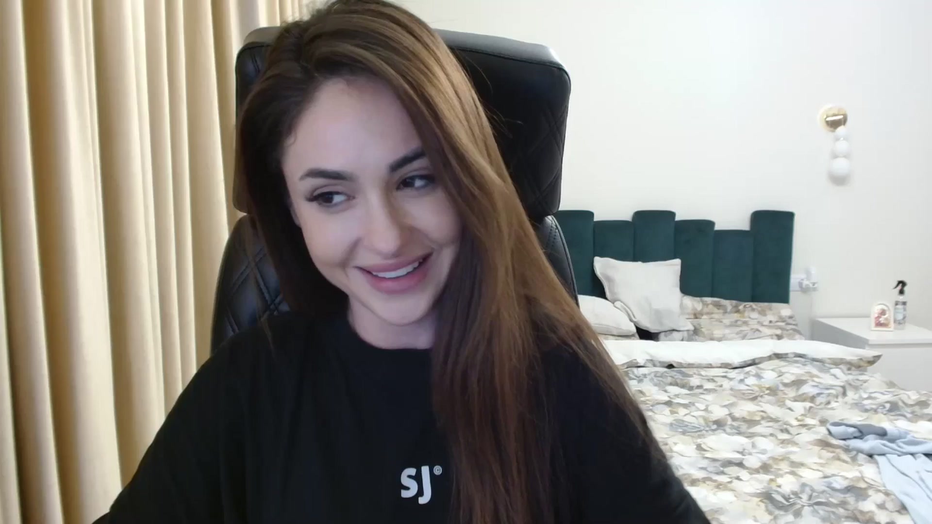 Gallery image thumbnail from DorisDolll's myfreecams stream on, 02/17/2025, 15:38 image 7 of 20