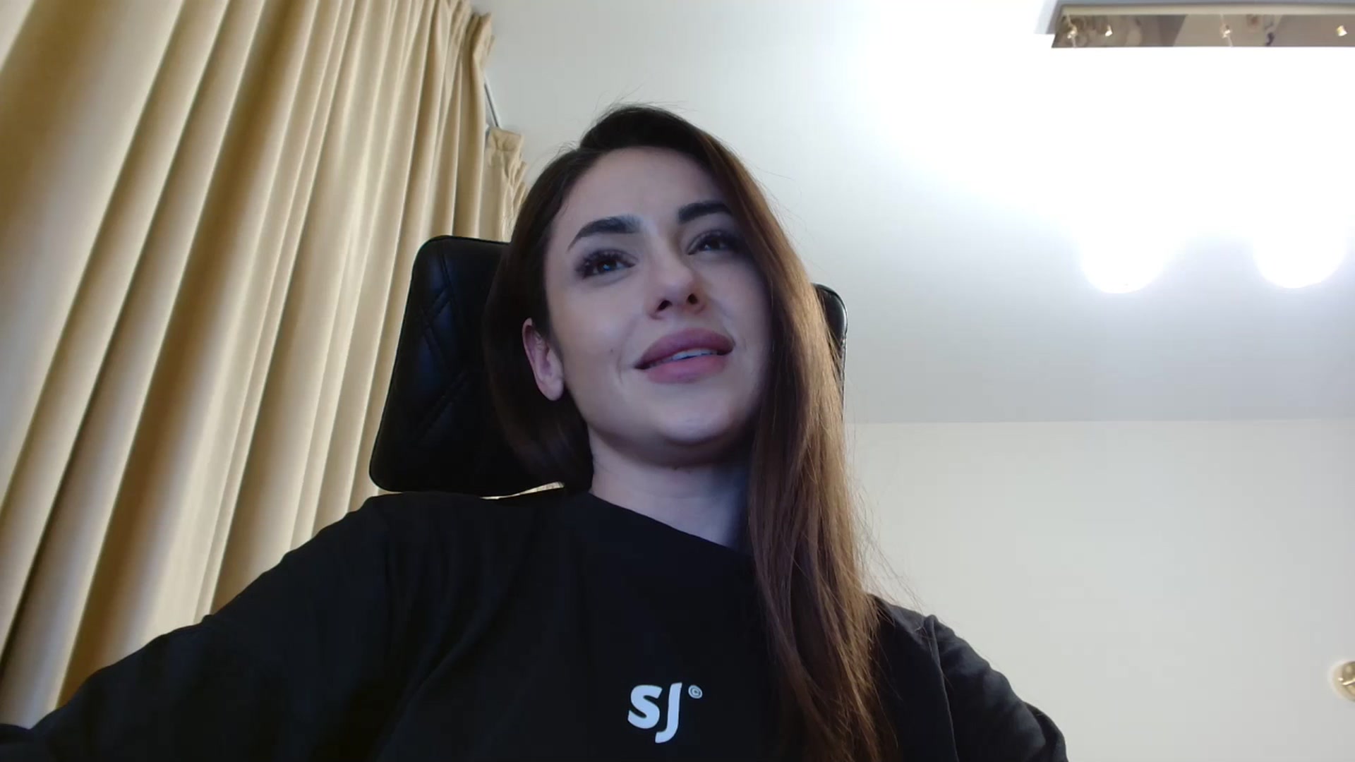 Gallery image thumbnail from DorisDolll's myfreecams stream on, 02/17/2025, 15:38 image 18 of 20
