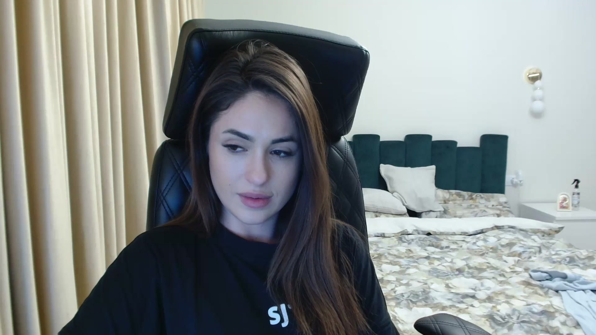 Gallery image thumbnail from DorisDolll's myfreecams stream on, 02/17/2025, 15:38 image 12 of 20