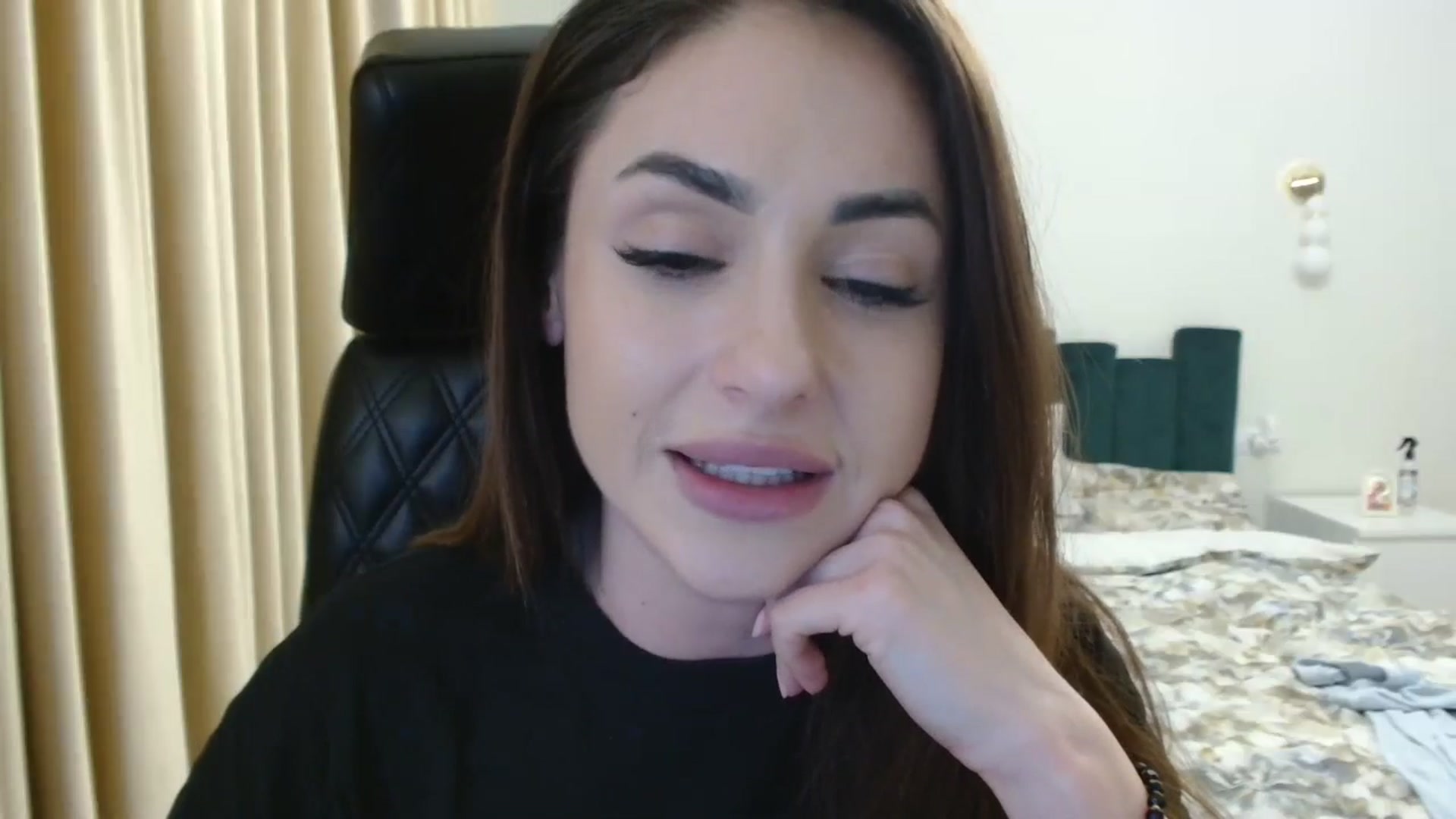 Gallery image thumbnail from DorisDolll's myfreecams stream on, 02/17/2025, 15:38 image 9 of 20