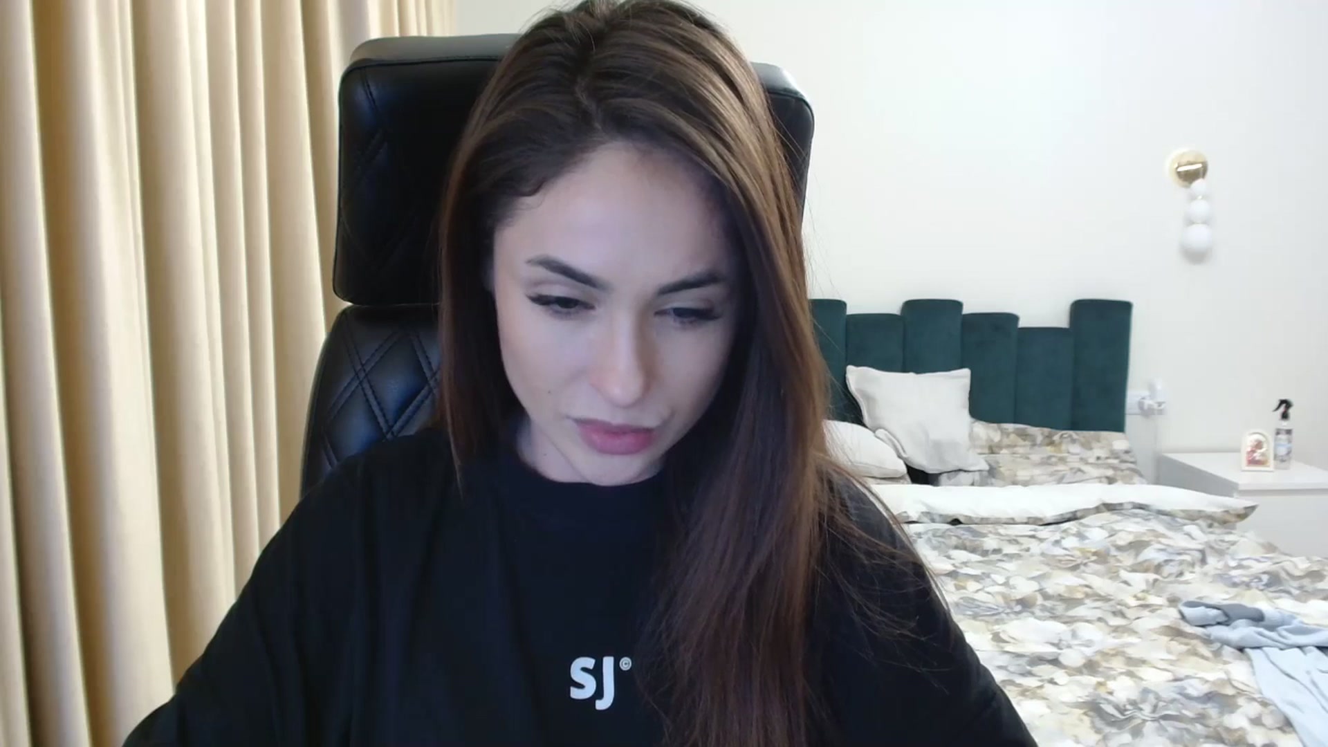 Gallery image thumbnail from DorisDolll's myfreecams stream on, 02/17/2025, 15:38 image 10 of 20