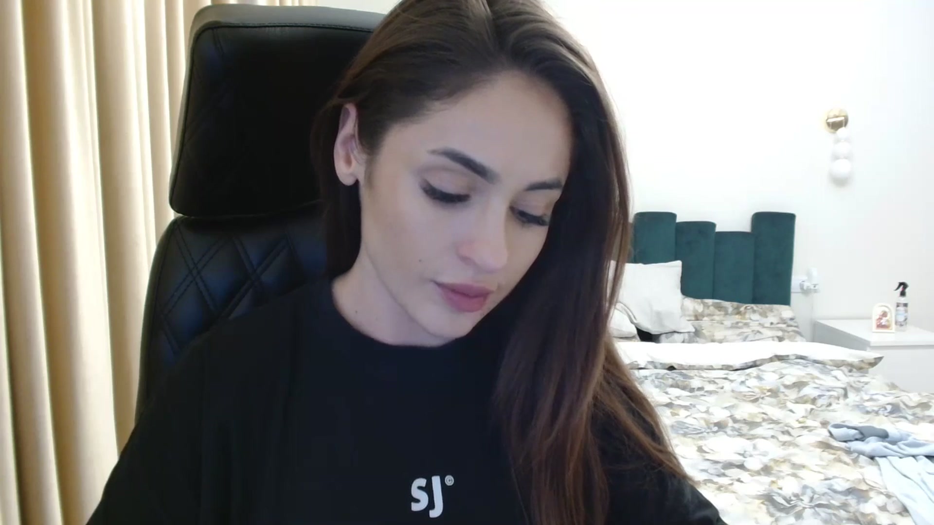 Gallery image thumbnail from DorisDolll's myfreecams stream on, 02/17/2025, 15:38 image 2 of 20