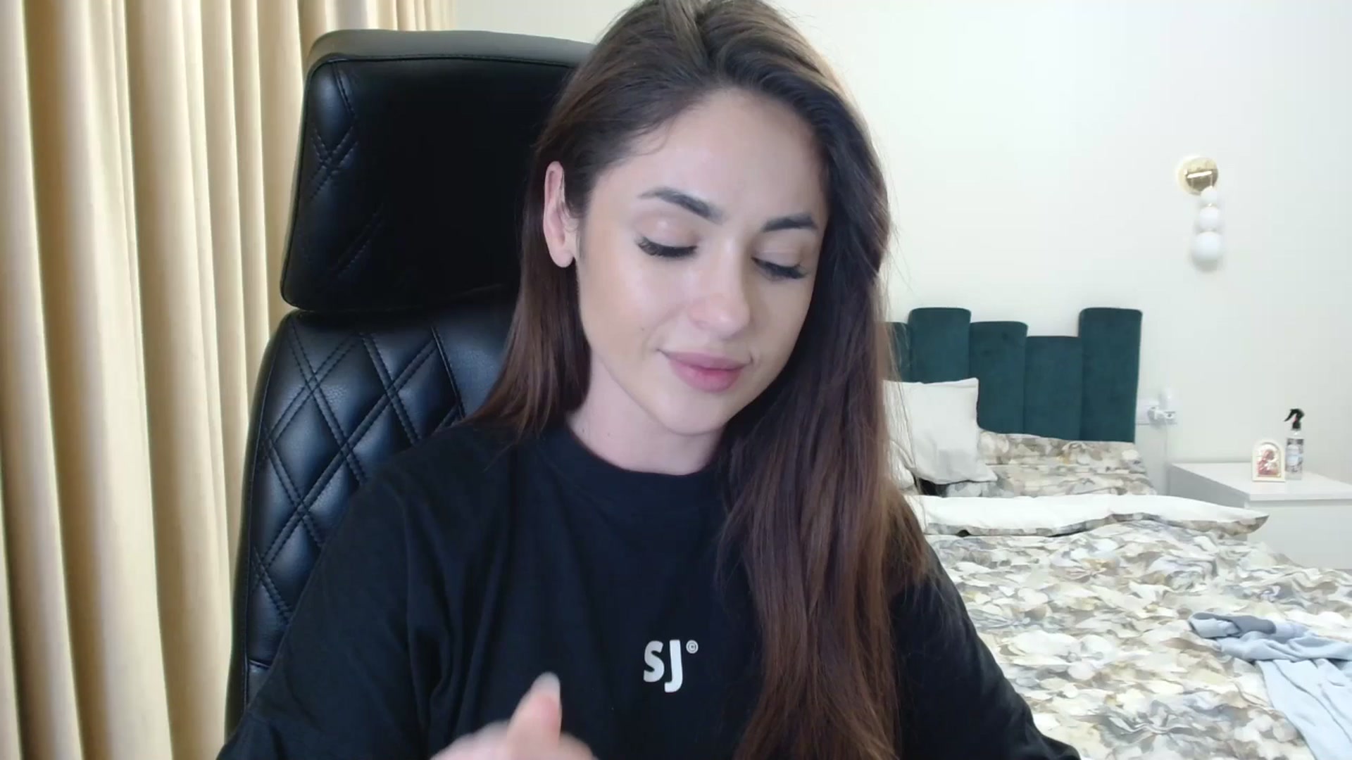 Gallery image thumbnail from DorisDolll's myfreecams stream on, 02/17/2025, 15:38 image 1 of 20