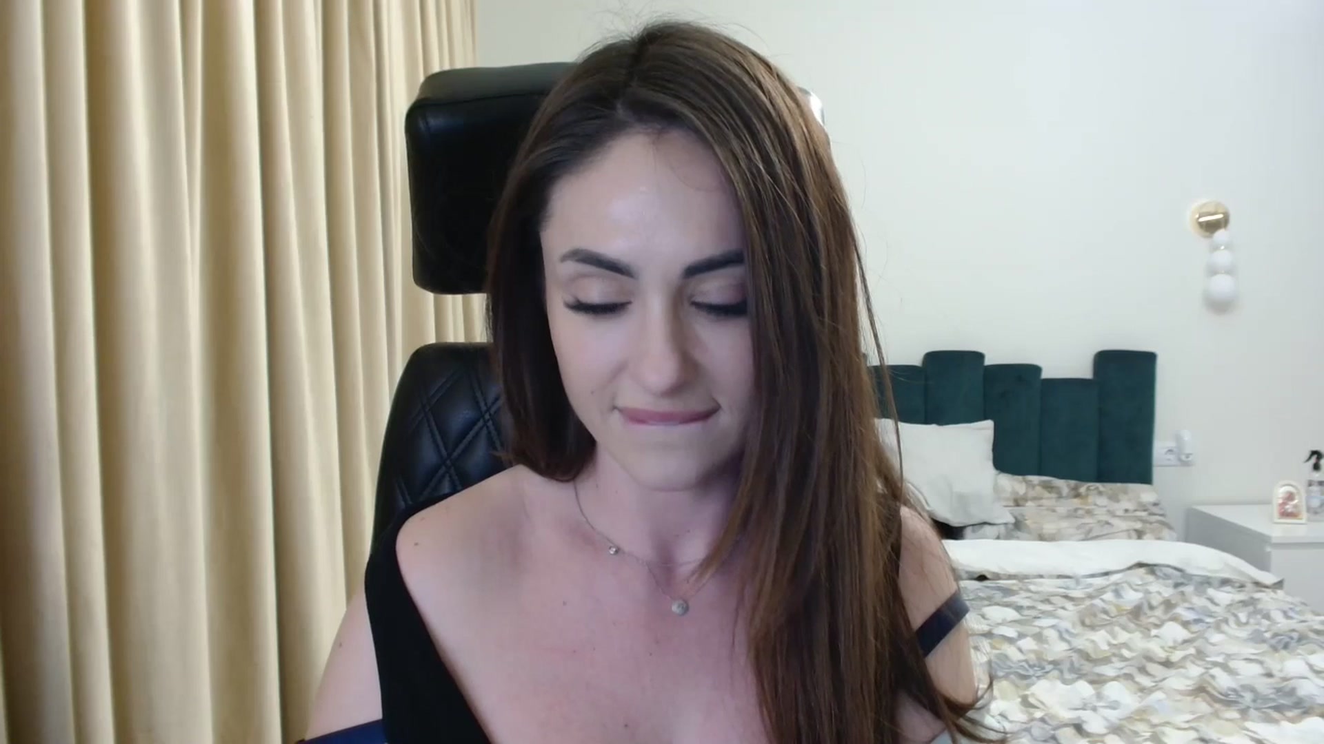Gallery image thumbnail from DorisDolll's myfreecams stream on, 02/18/2025, 17:22 image 8 of 20