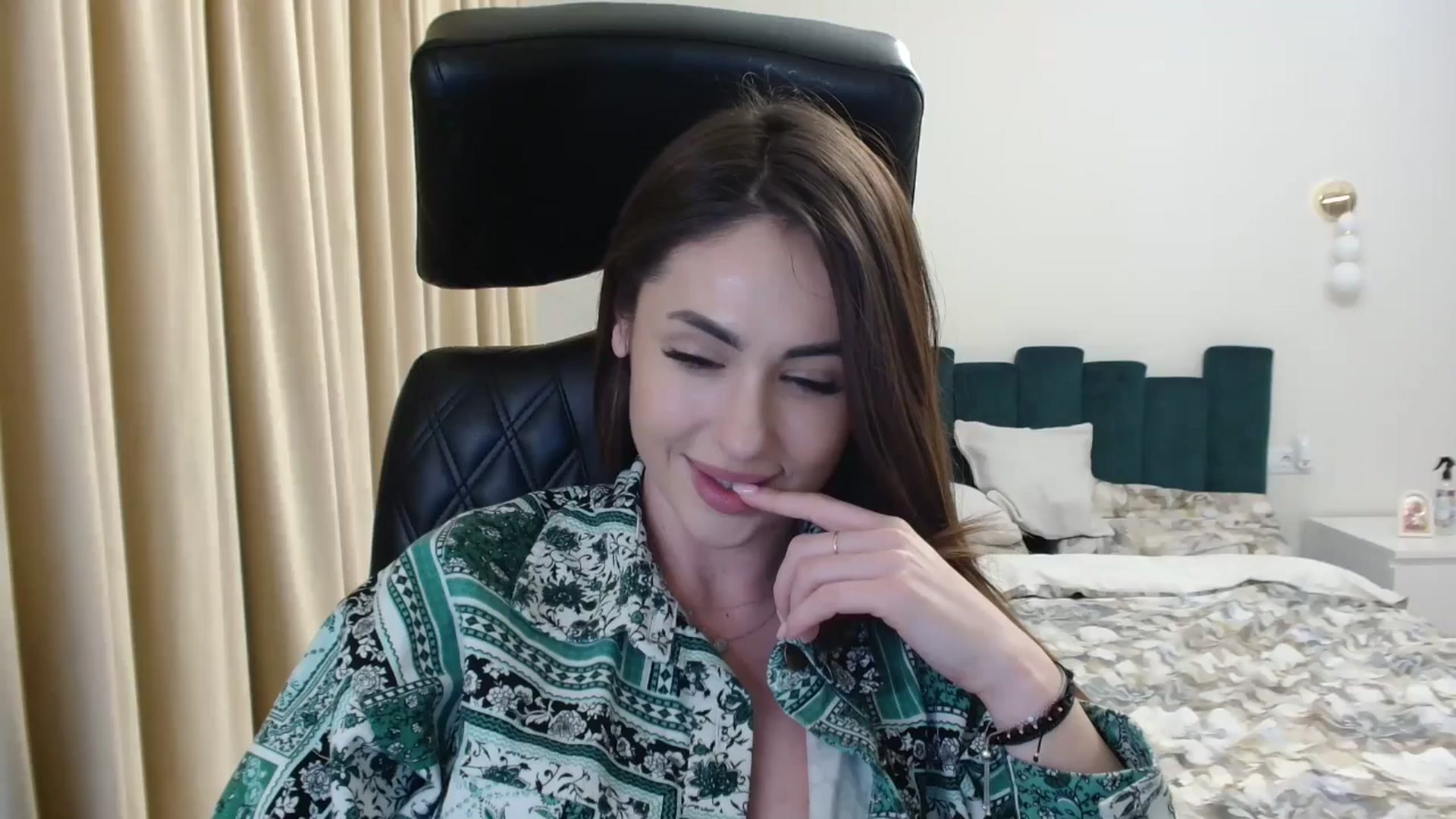 Gallery image thumbnail from DorisDolll's myfreecams stream on, 02/18/2025, 17:22 image 3 of 20