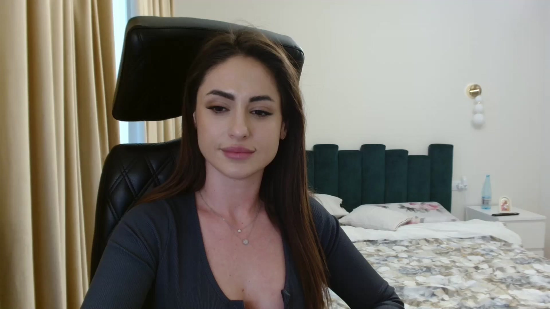 Gallery image thumbnail from DorisDolll's myfreecams stream on, 02/19/2025, 14:31 image 1 of 20