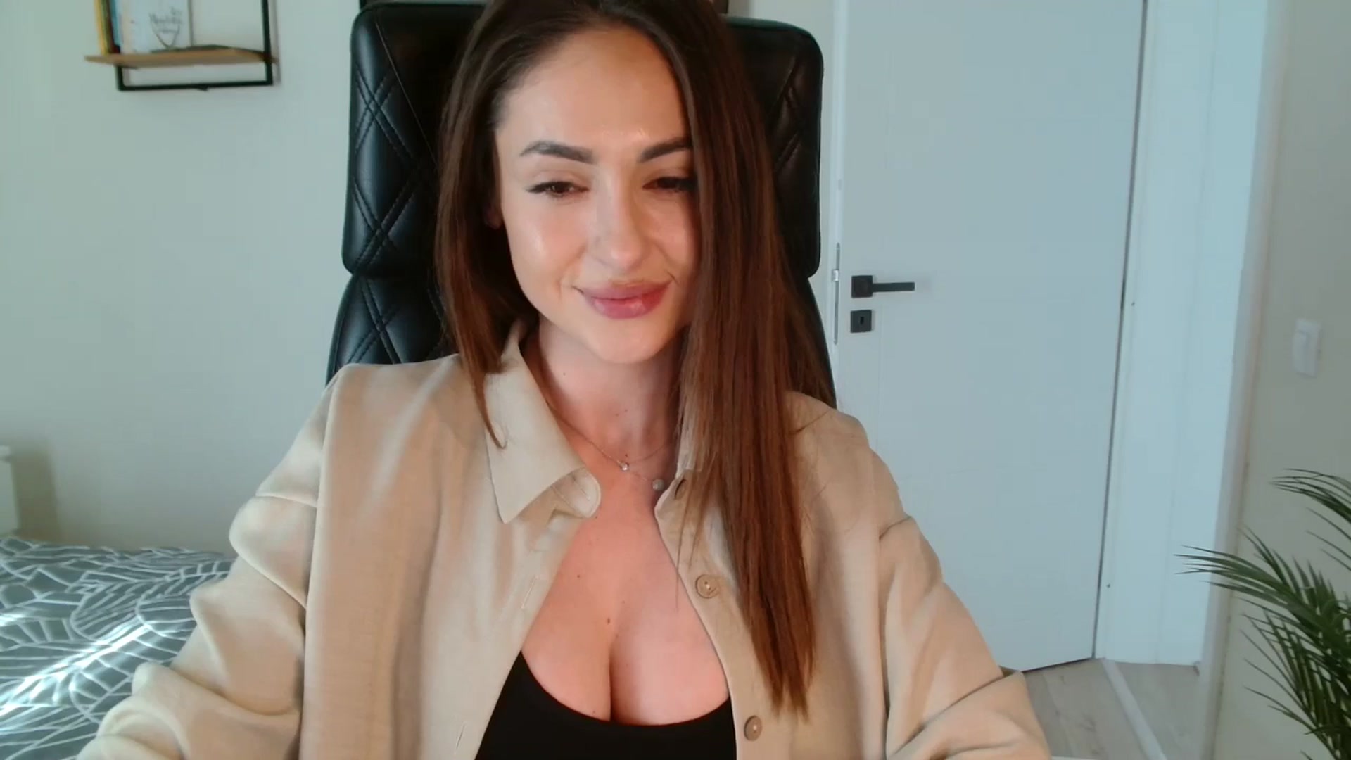 Gallery image thumbnail from DorisDolll's myfreecams stream on, 02/21/2025, 11:06 image 3 of 20