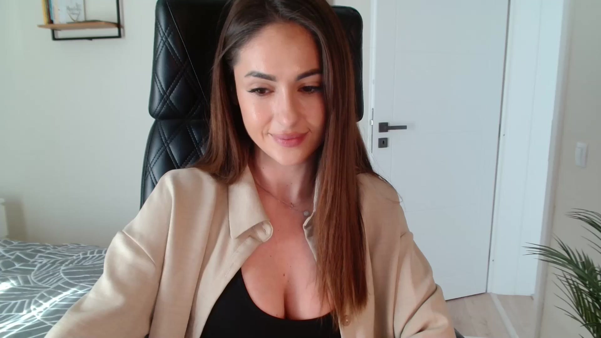 Gallery image thumbnail from DorisDolll's myfreecams stream on, 02/21/2025, 11:06 image 5 of 20
