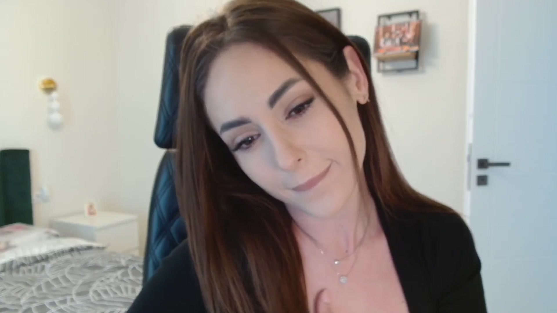 Gallery image thumbnail from DorisDolll's myfreecams stream on, 02/22/2025, 14:16 image 8 of 20