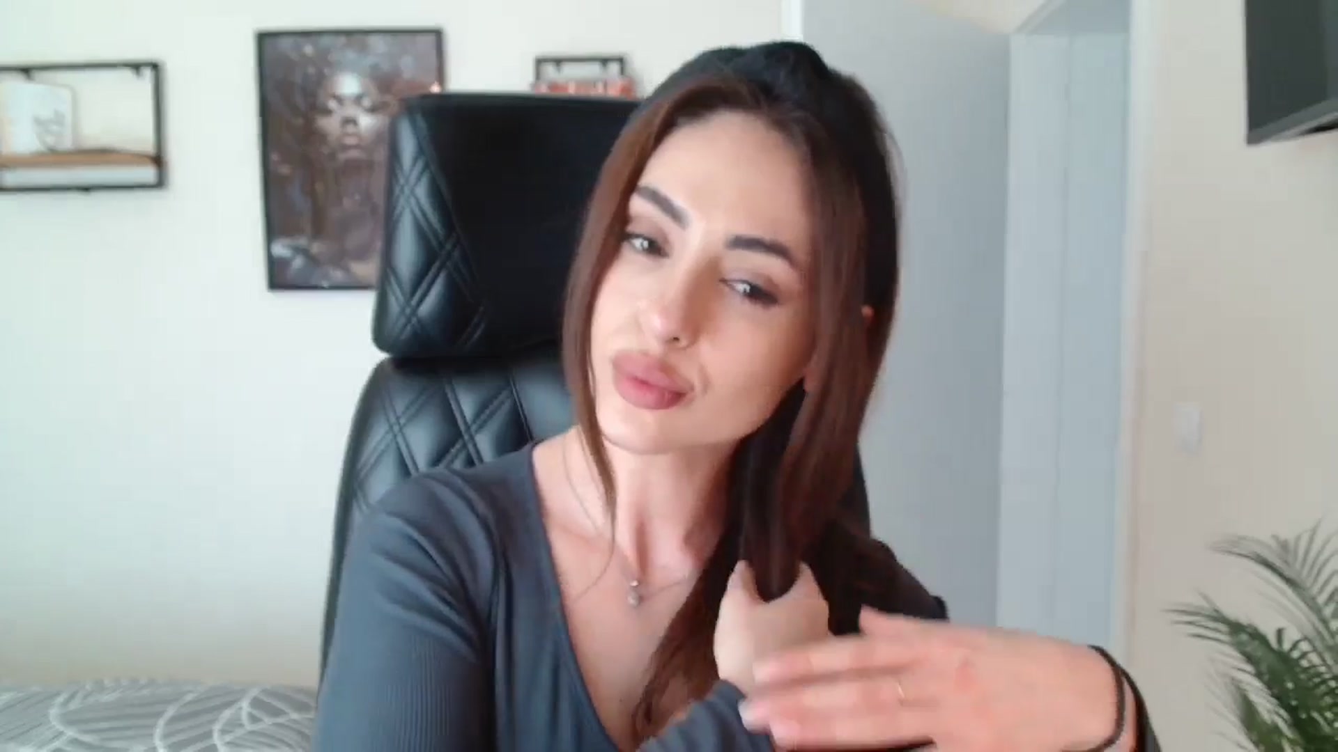 Gallery image thumbnail from DorisDolll's myfreecams stream on, 02/23/2025, 09:30 image 12 of 20