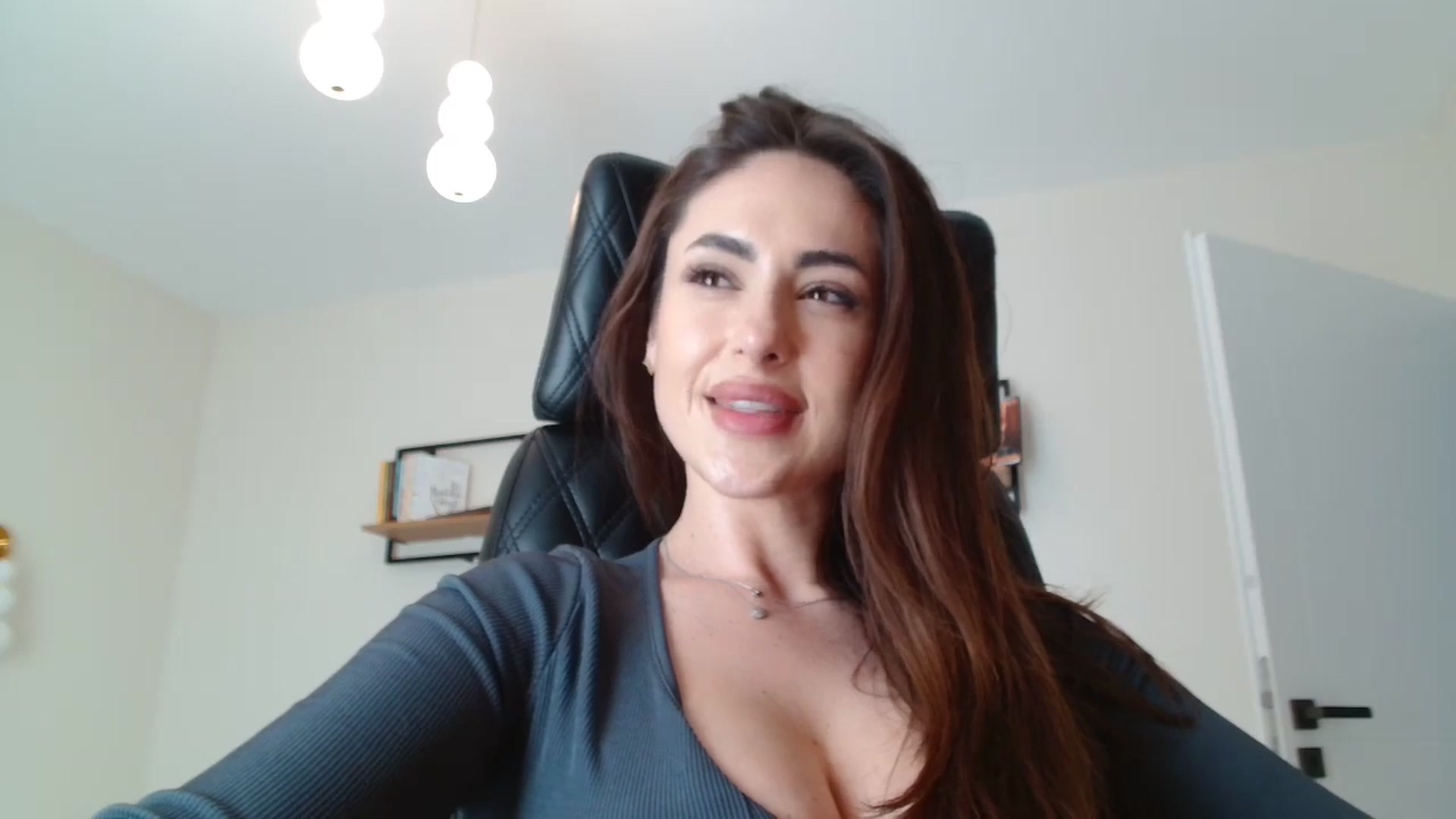 Gallery image thumbnail from DorisDolll's myfreecams stream on, 02/23/2025, 09:46 image 13 of 20