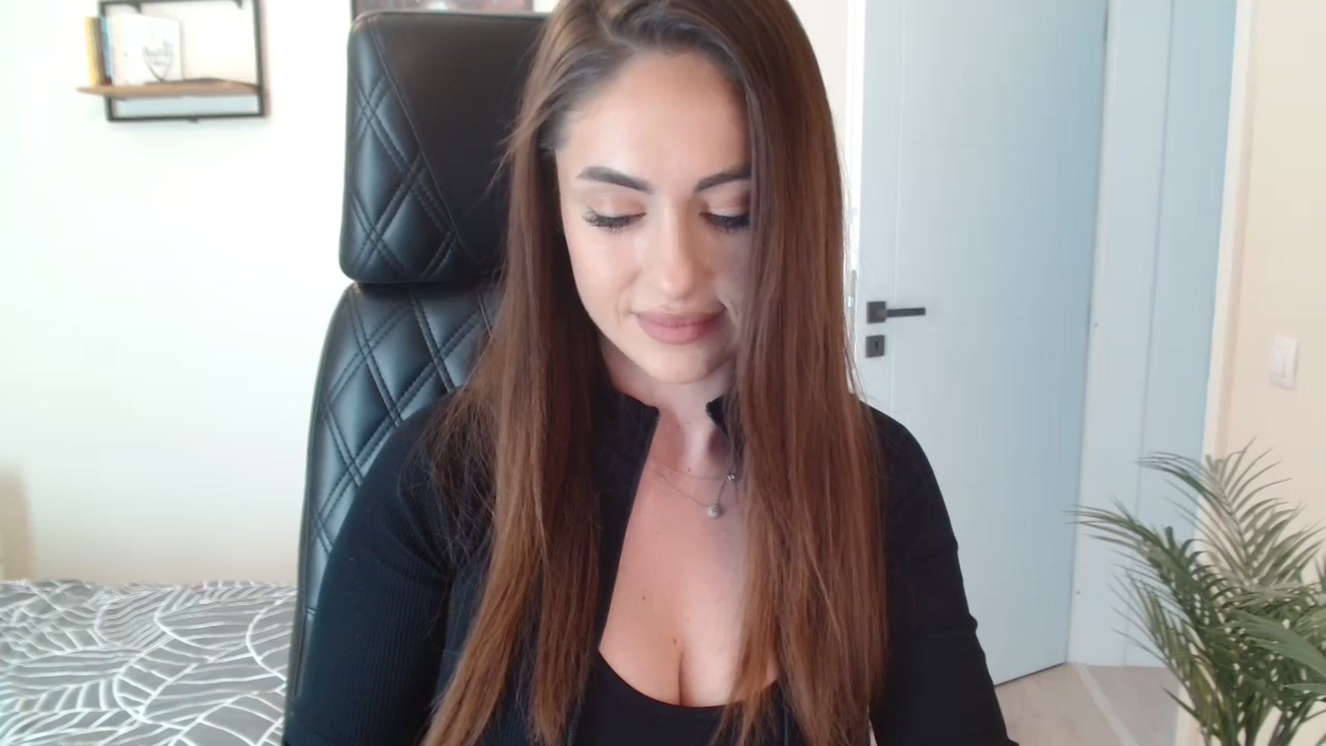 Gallery image thumbnail from DorisDolll's myfreecams stream on, 02/24/2025, 11:40 image 7 of 20