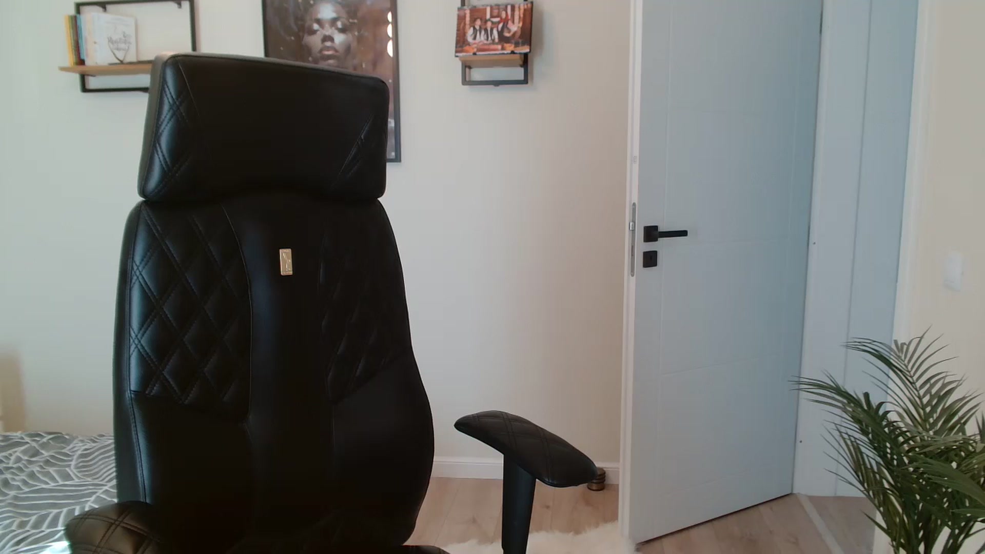 Gallery image thumbnail from DorisDolll's myfreecams stream on, 02/24/2025, 11:40 image 2 of 20