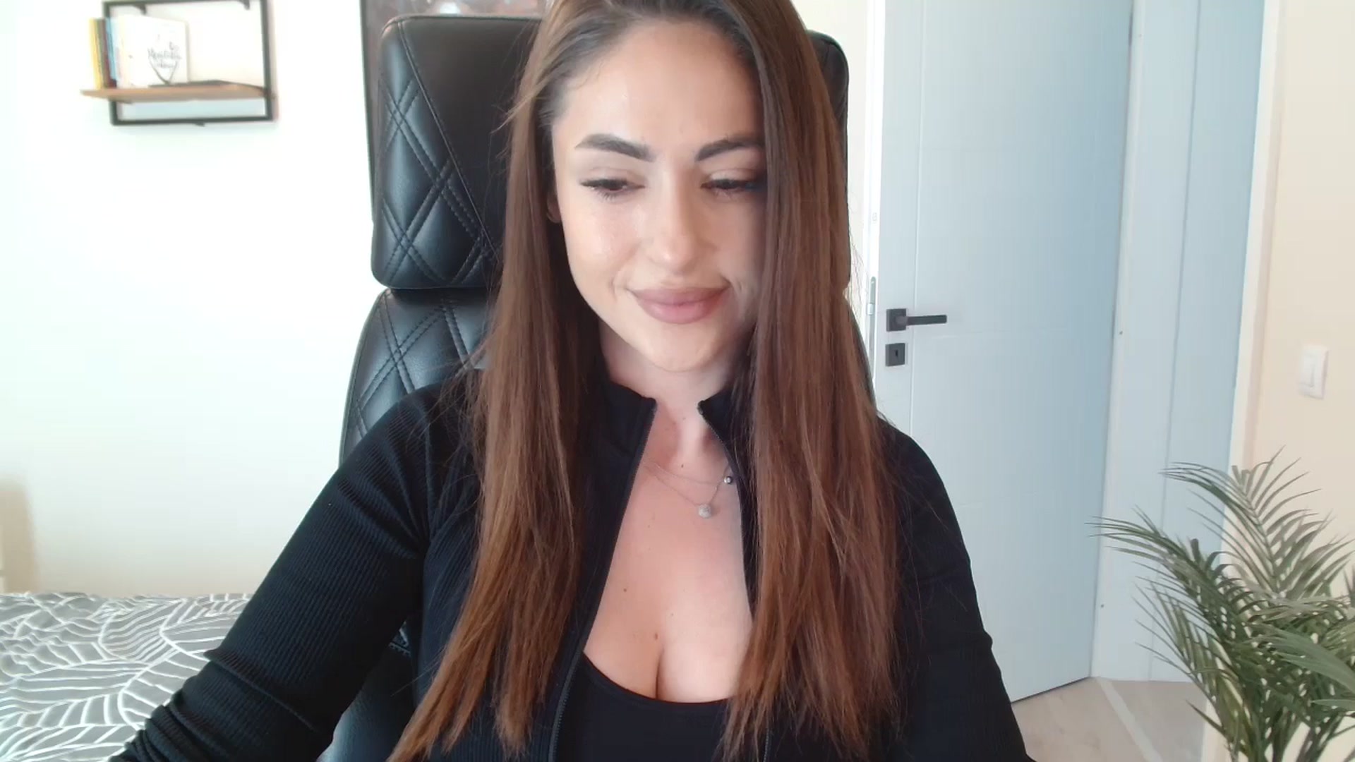 Gallery image thumbnail from DorisDolll's myfreecams stream on, 02/24/2025, 11:40 image 4 of 20