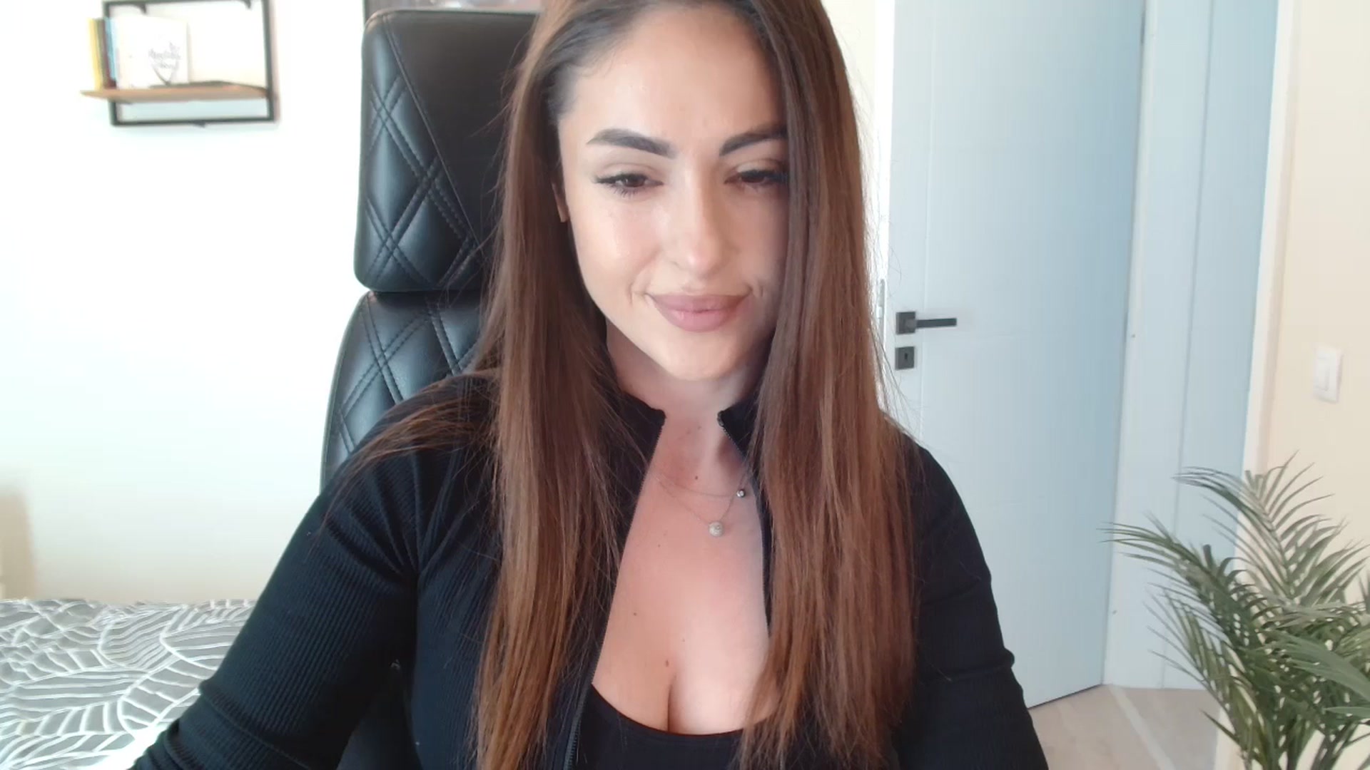 Gallery image thumbnail from DorisDolll's myfreecams stream on, 02/24/2025, 11:40 image 3 of 20