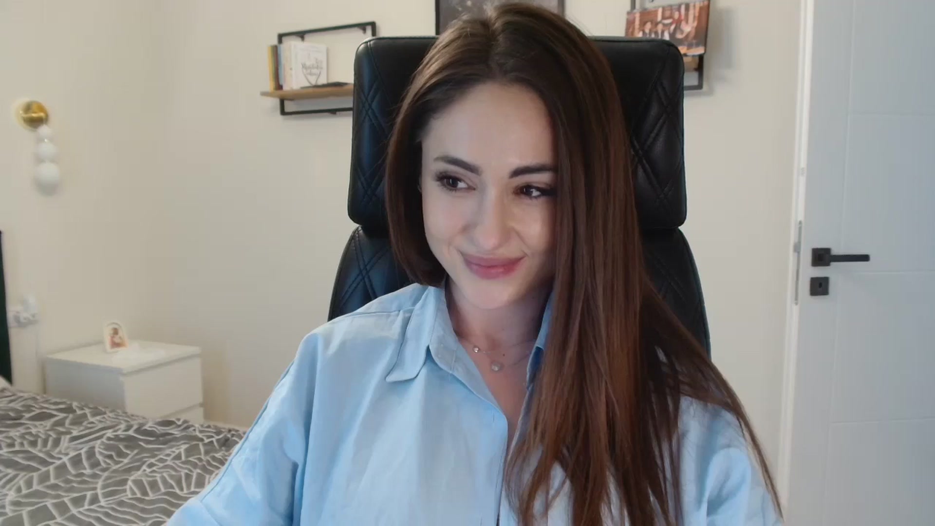 Gallery image thumbnail from DorisDolll's myfreecams stream on, 02/25/2025, 15:05 image 4 of 20