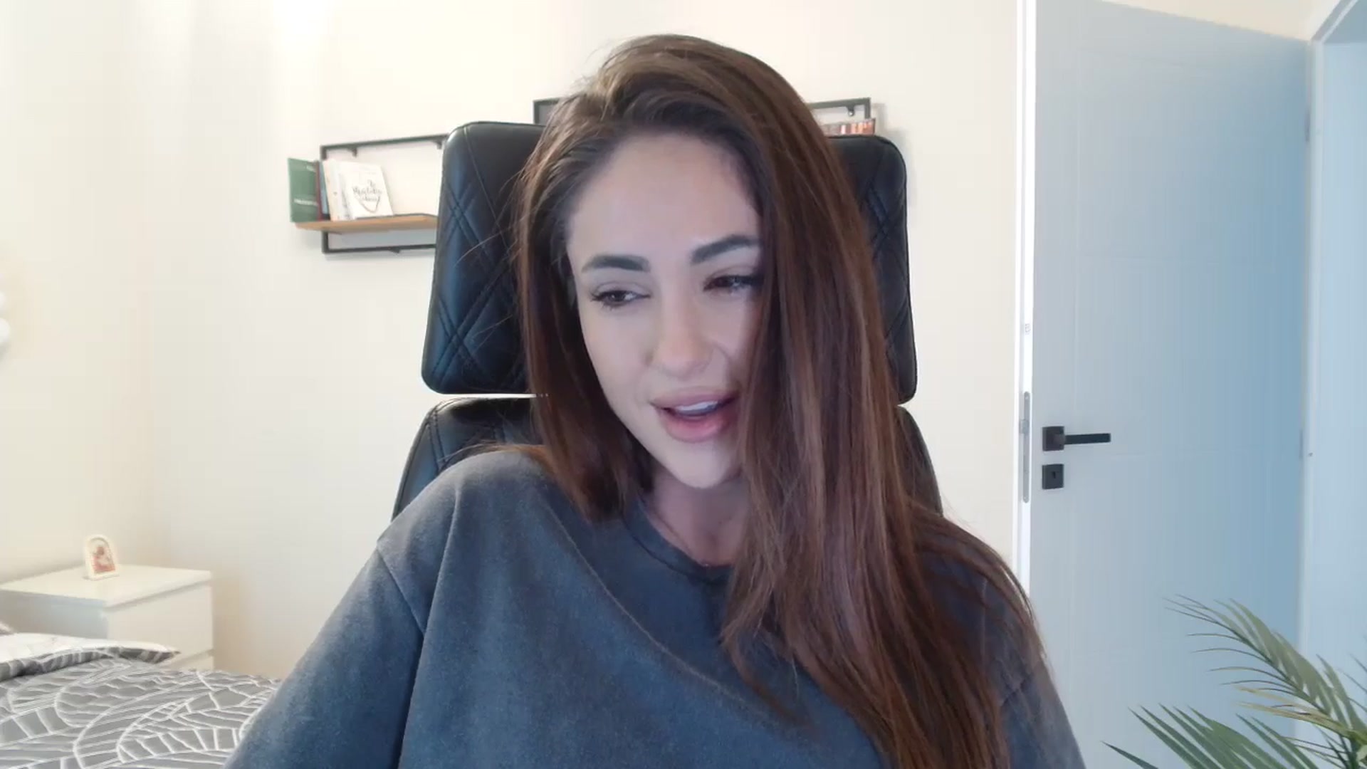 Gallery image thumbnail from DorisDolll's myfreecams stream on, 03/01/2025, 11:42 image 8 of 20
