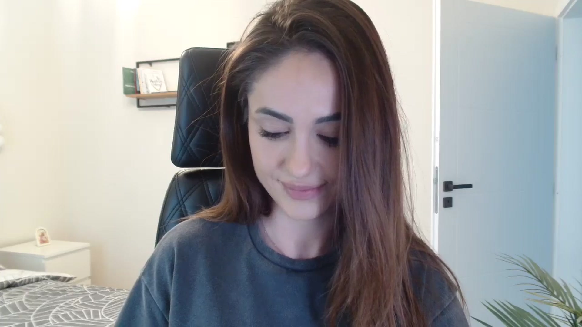 Gallery image thumbnail from DorisDolll's myfreecams stream on, 03/01/2025, 11:42 image 5 of 20
