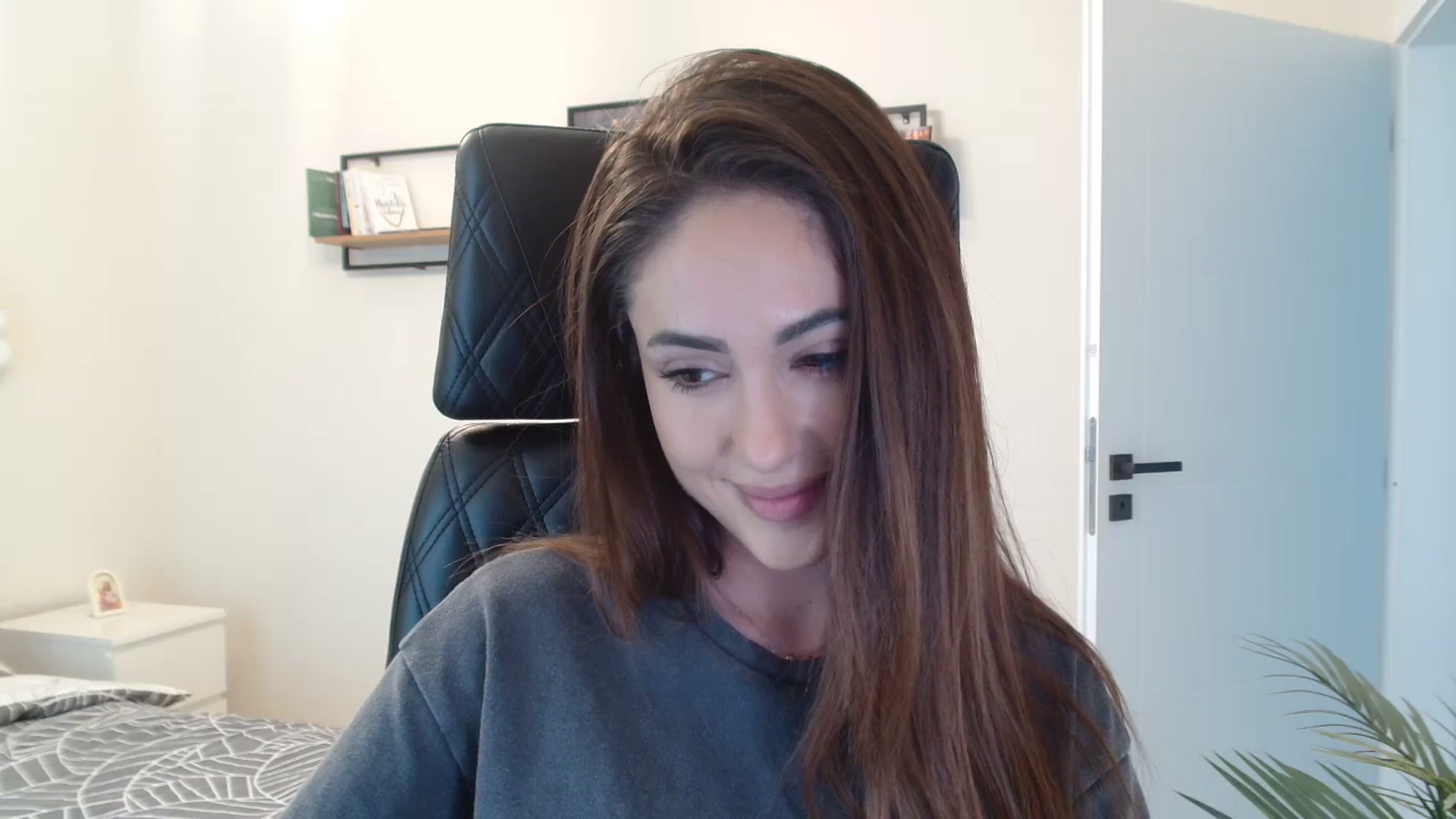 Gallery image thumbnail from DorisDolll's myfreecams stream on, 03/01/2025, 11:42 image 16 of 20
