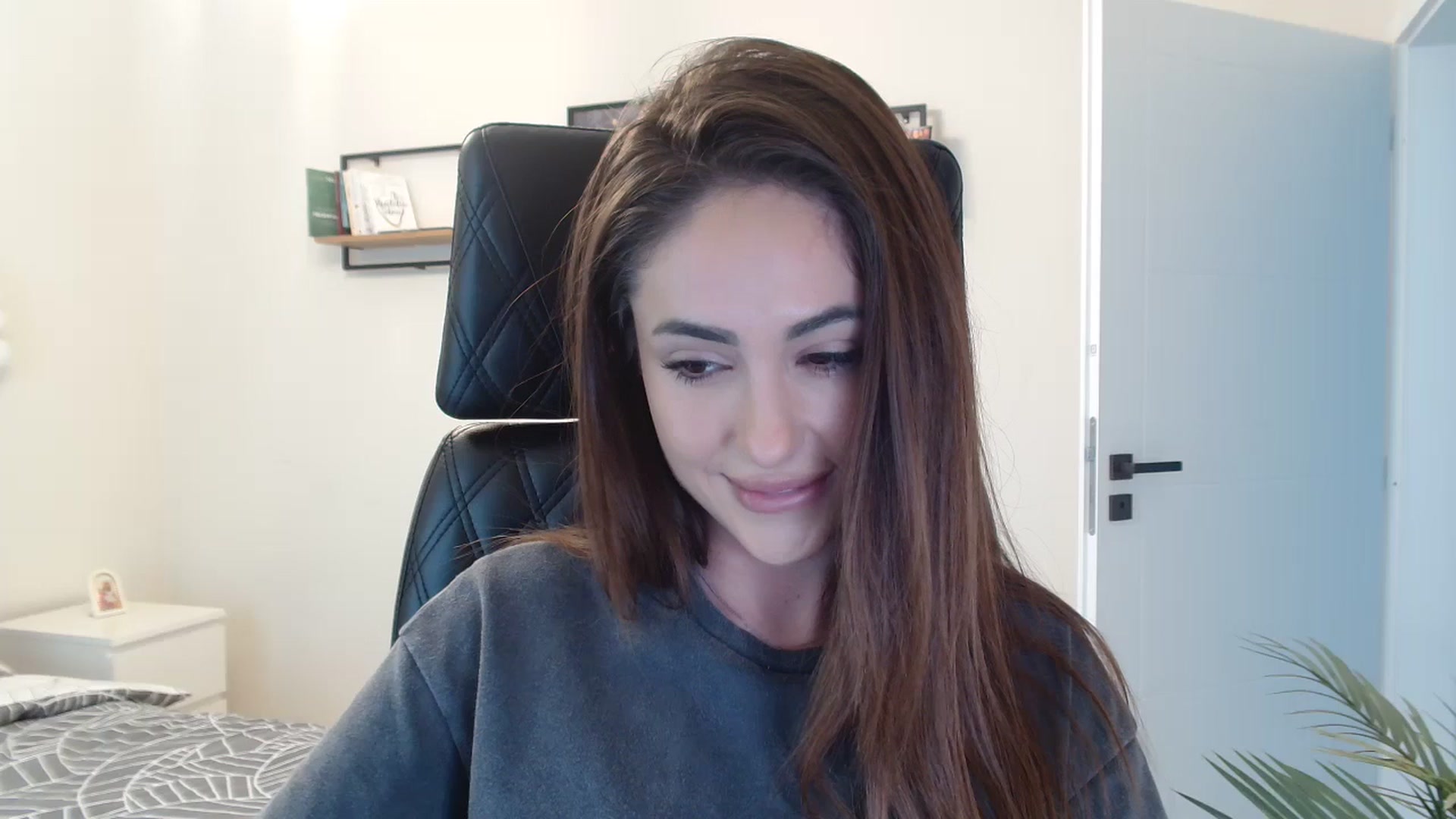 Gallery image thumbnail from DorisDolll's myfreecams stream on, 03/01/2025, 11:42 image 13 of 20