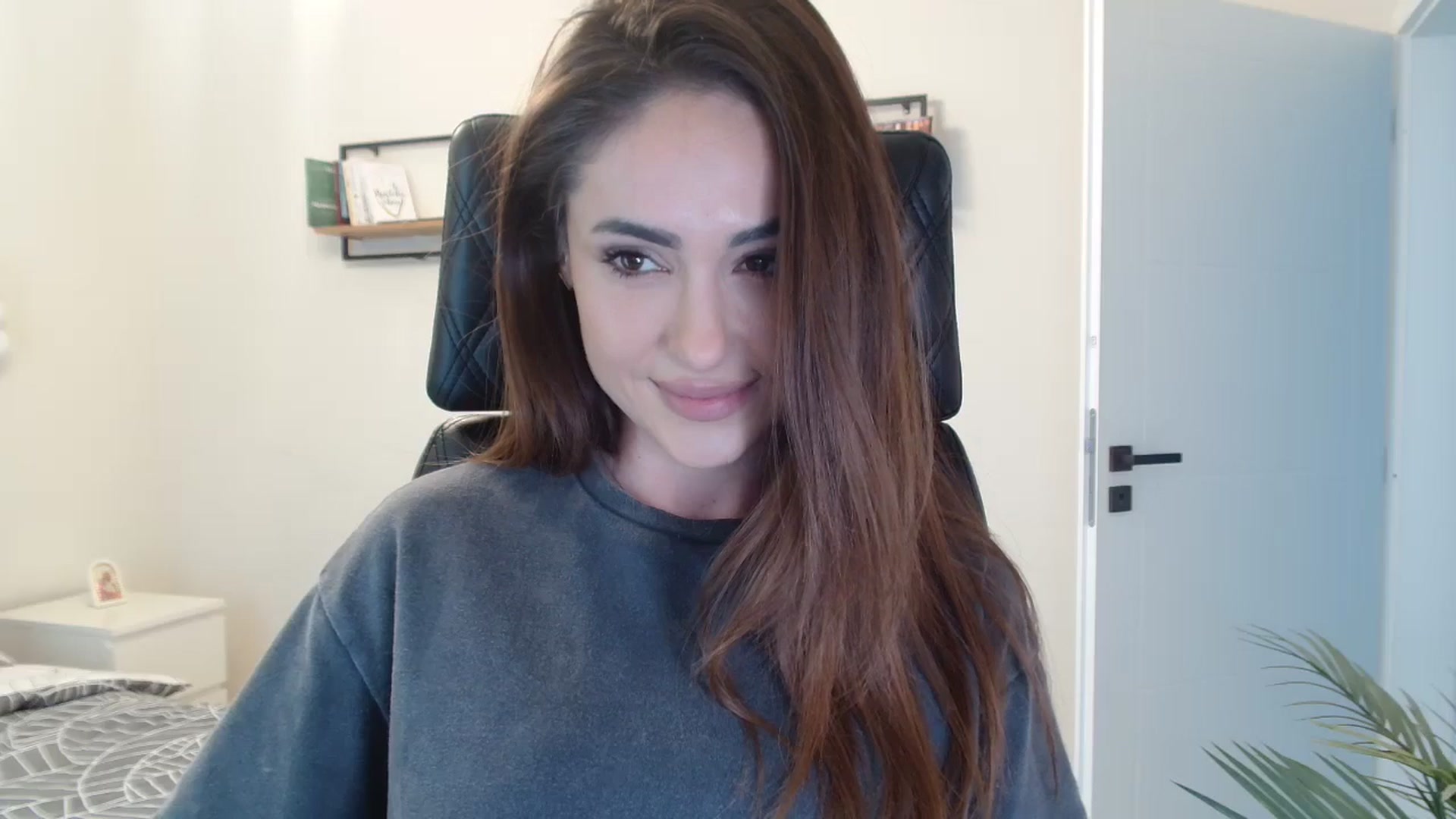 Gallery image thumbnail from DorisDolll's myfreecams stream on, 03/01/2025, 11:42 image 3 of 20
