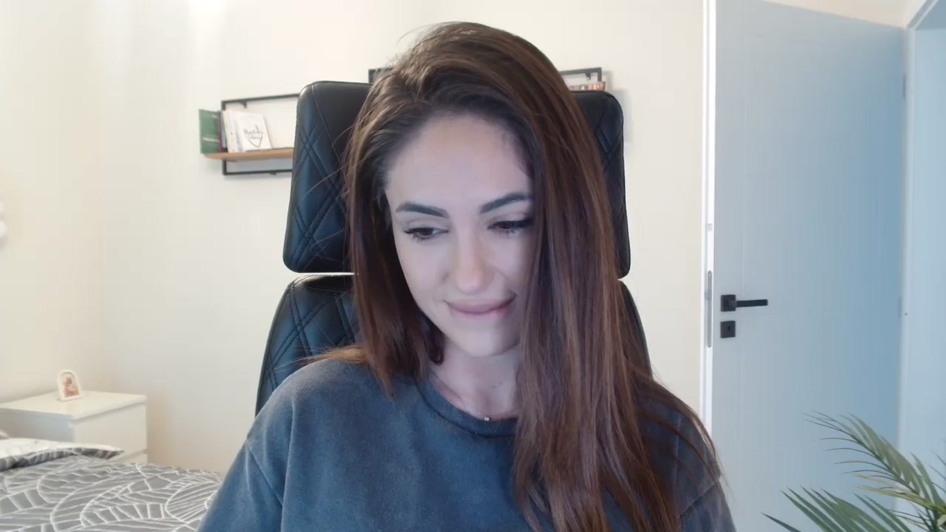 Gallery image thumbnail from DorisDolll's myfreecams stream on, 03/01/2025, 11:42 image 9 of 20