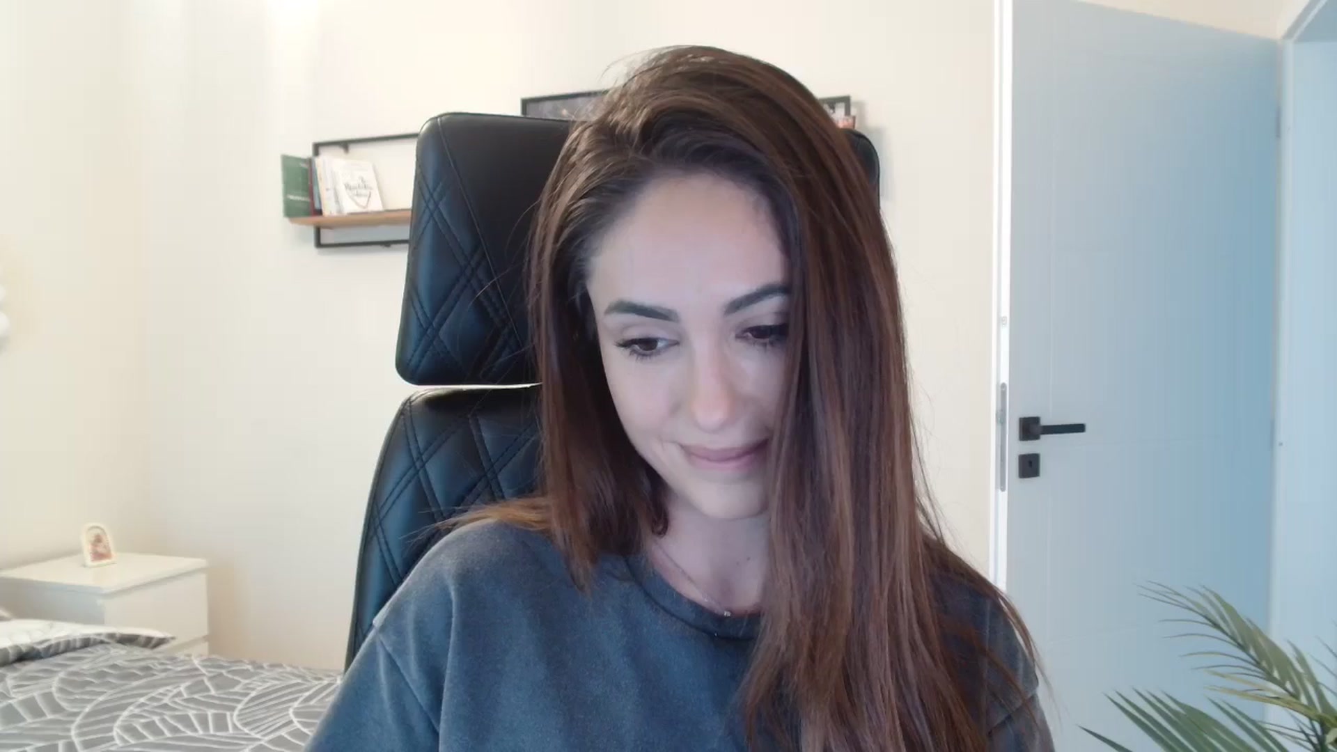 Gallery image thumbnail from DorisDolll's myfreecams stream on, 03/01/2025, 11:42 image 17 of 20